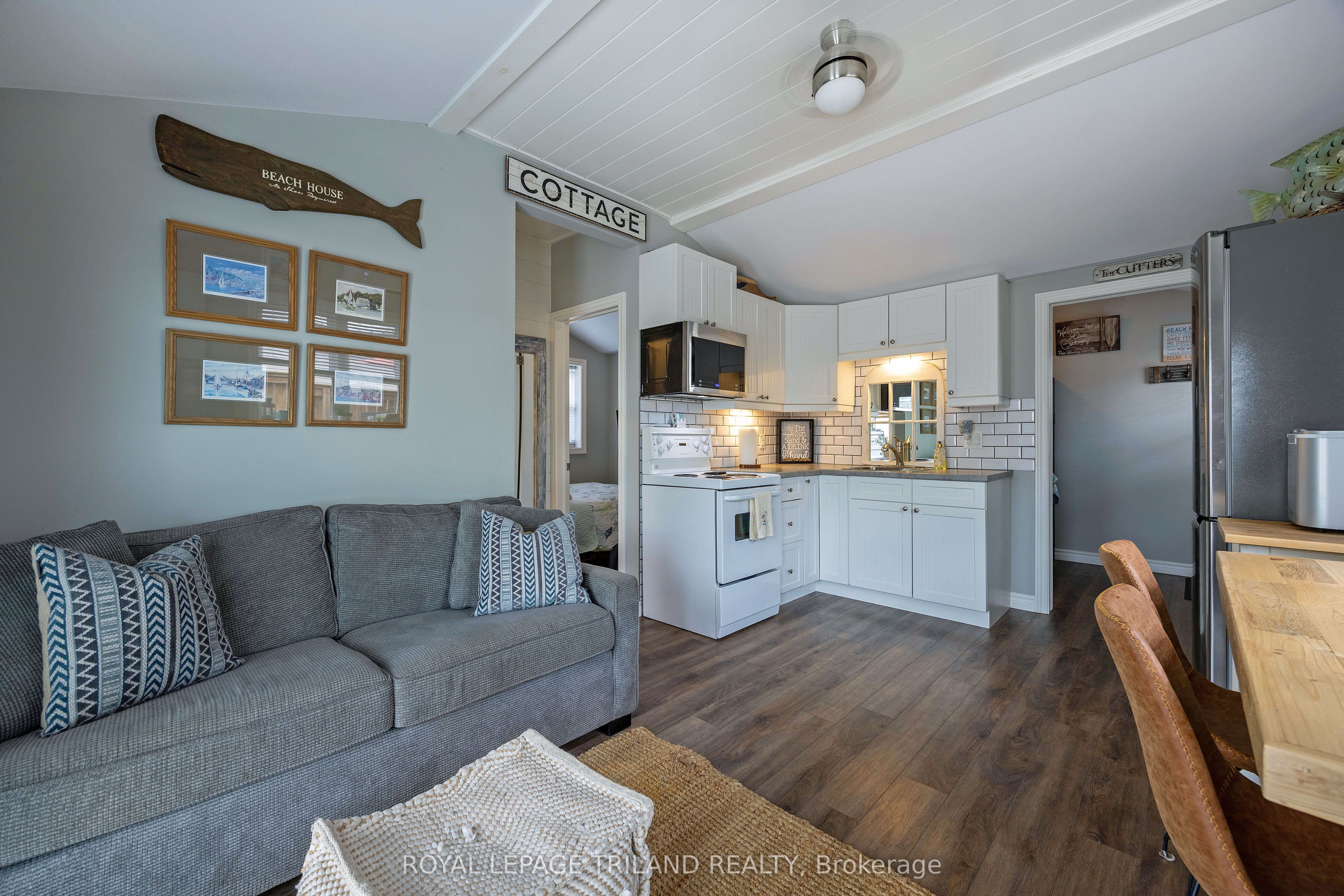 #d - 440 West Edith Cavell Boulevard Property Photo 11