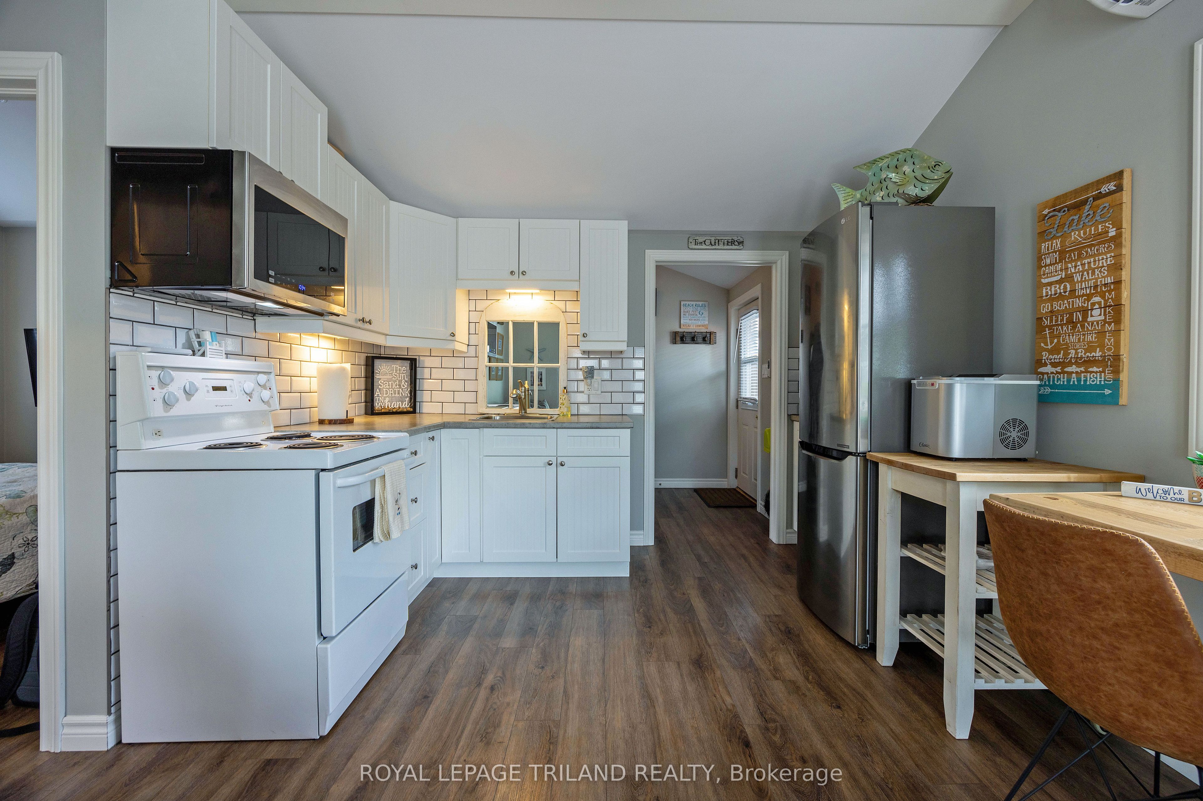 #d - 440 West Edith Cavell Boulevard Property Photo 15
