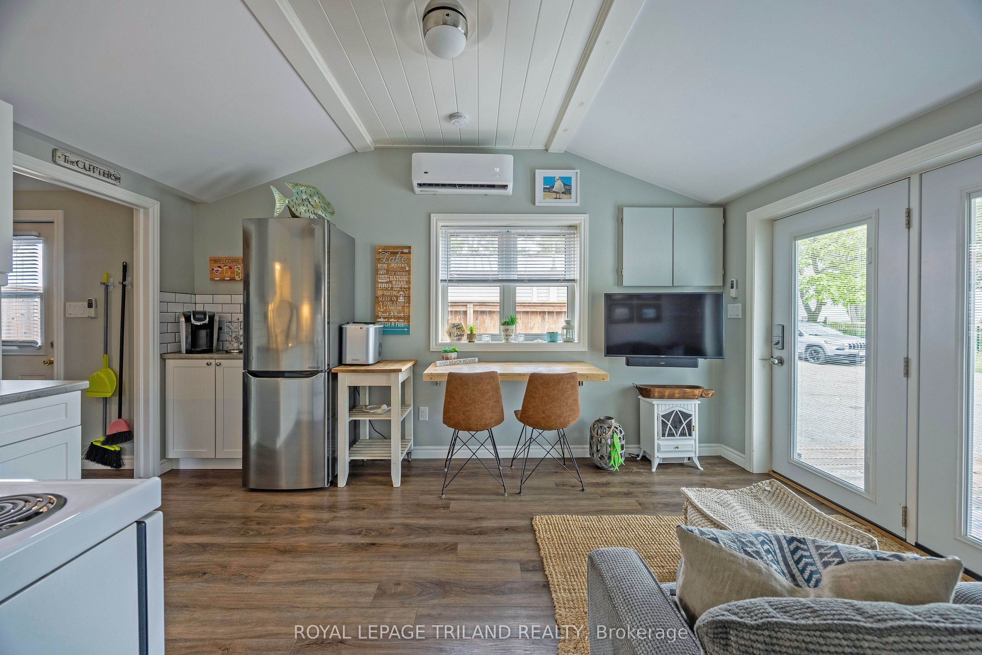 #d - 440 West Edith Cavell Boulevard Property Photo 18