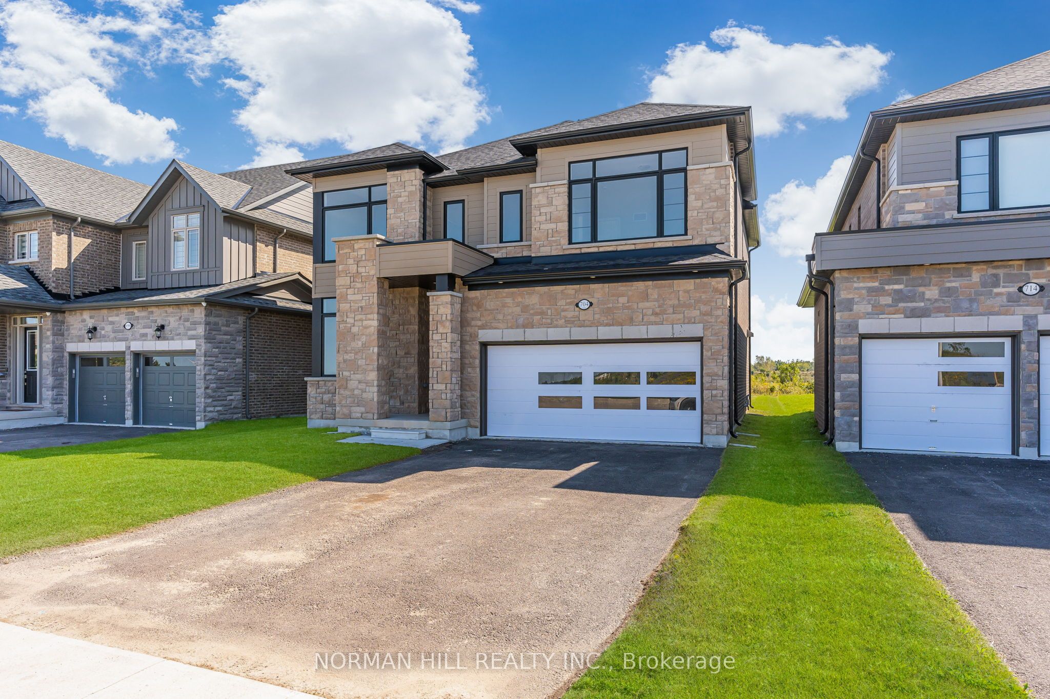 704 Daimler Parkway Property Photo 2