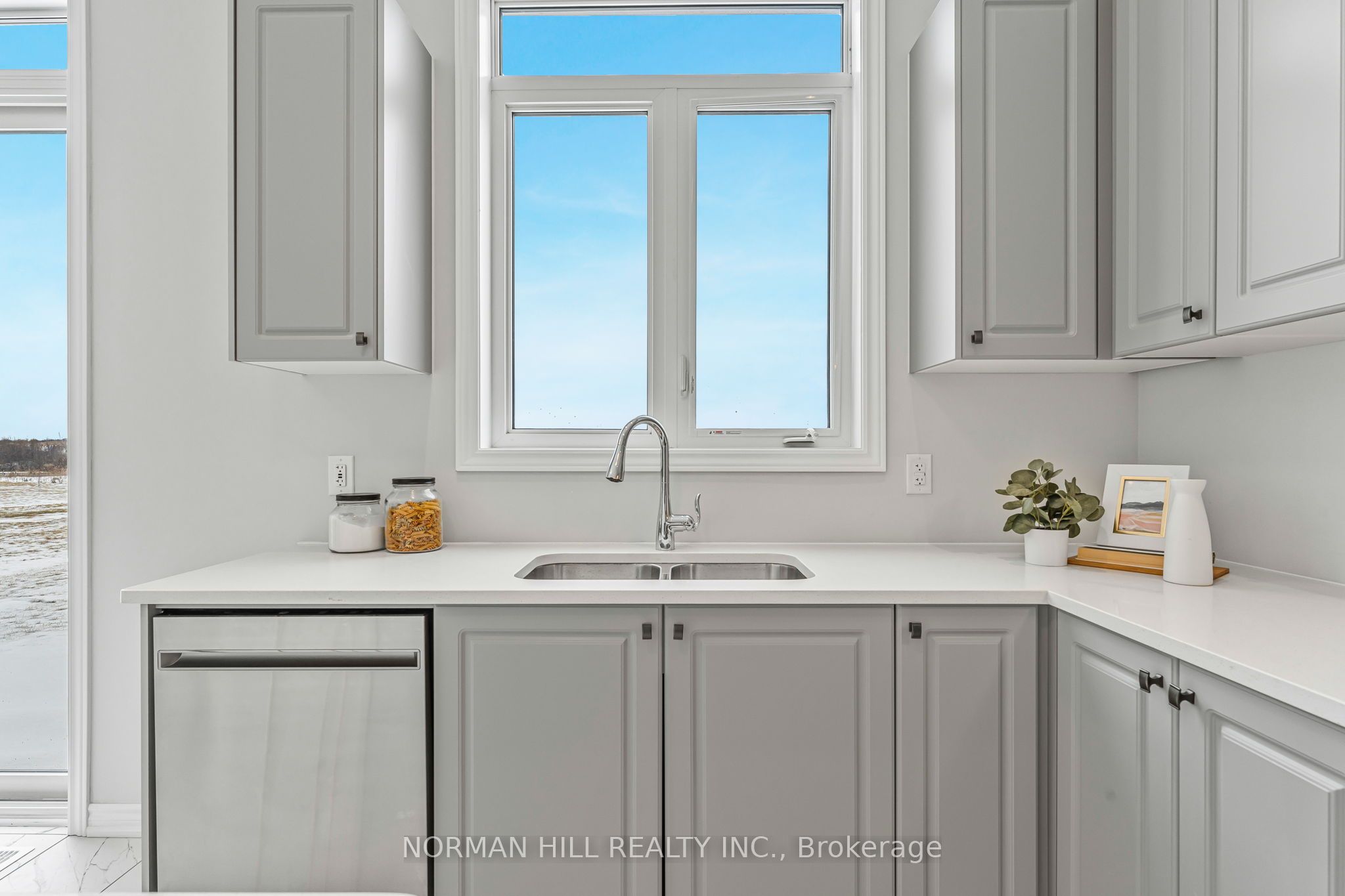 704 Daimler Parkway Property Photo 11