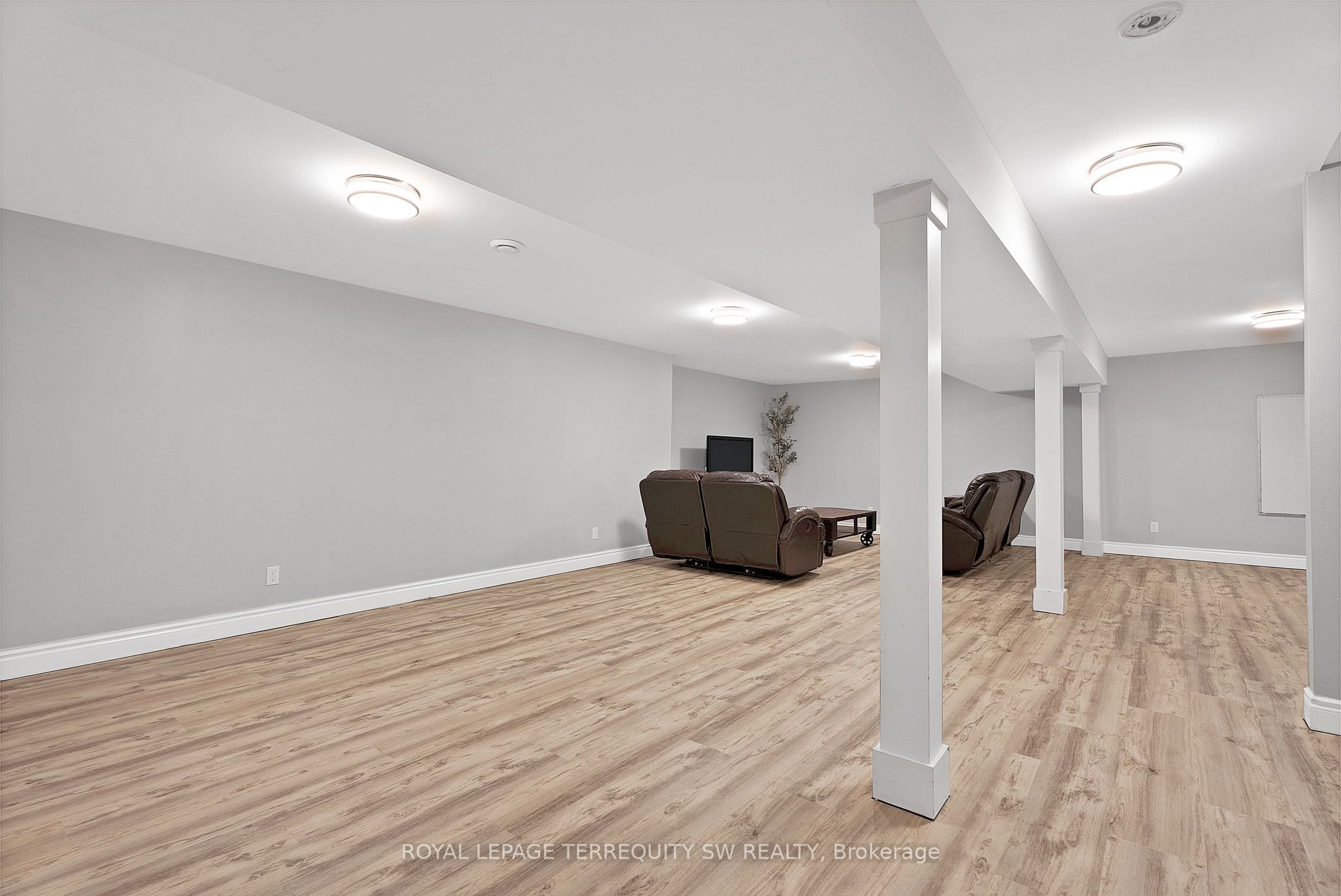 2299 Blessington Road Property Photo 29