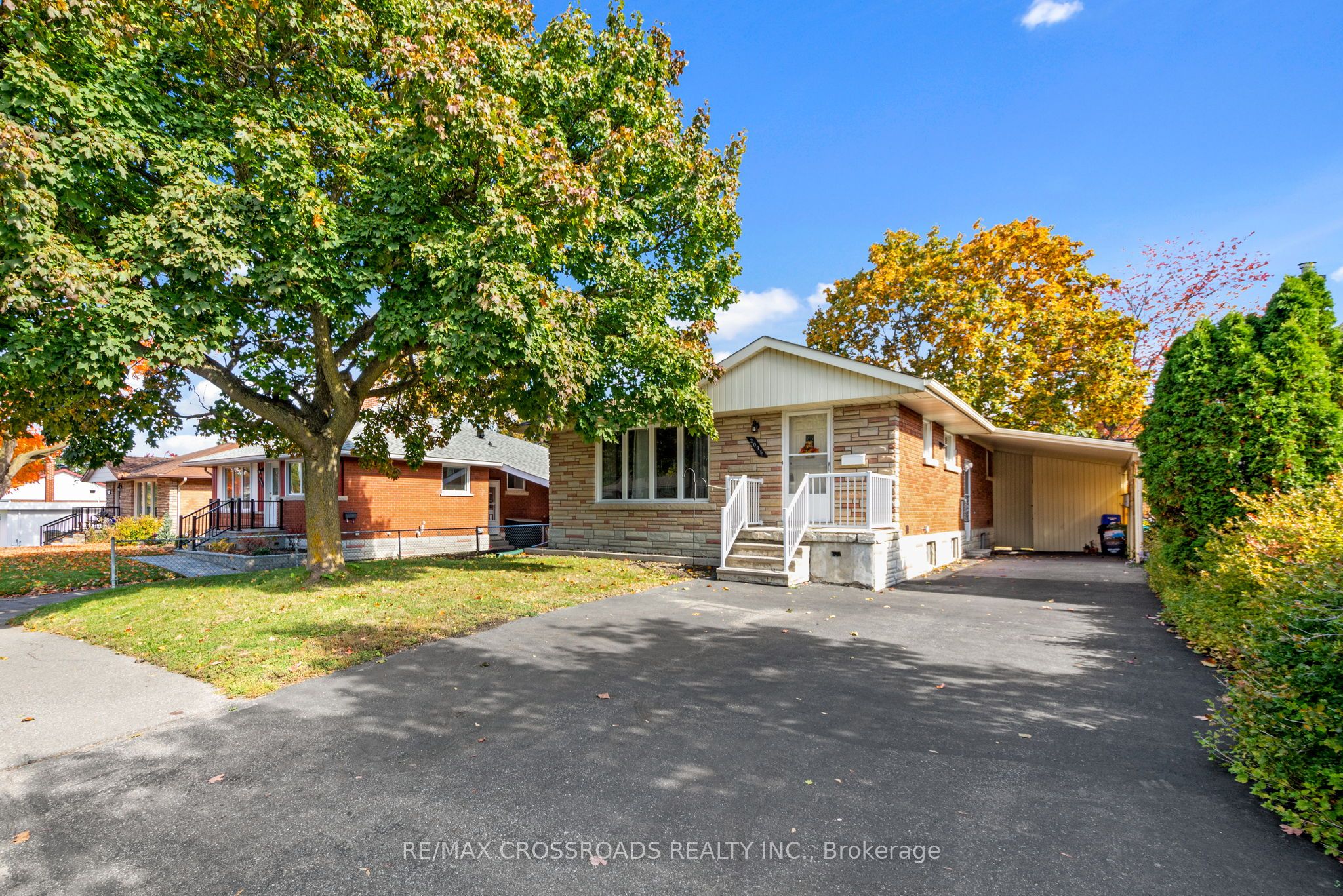 2095 Haig Drive Property Photo 1