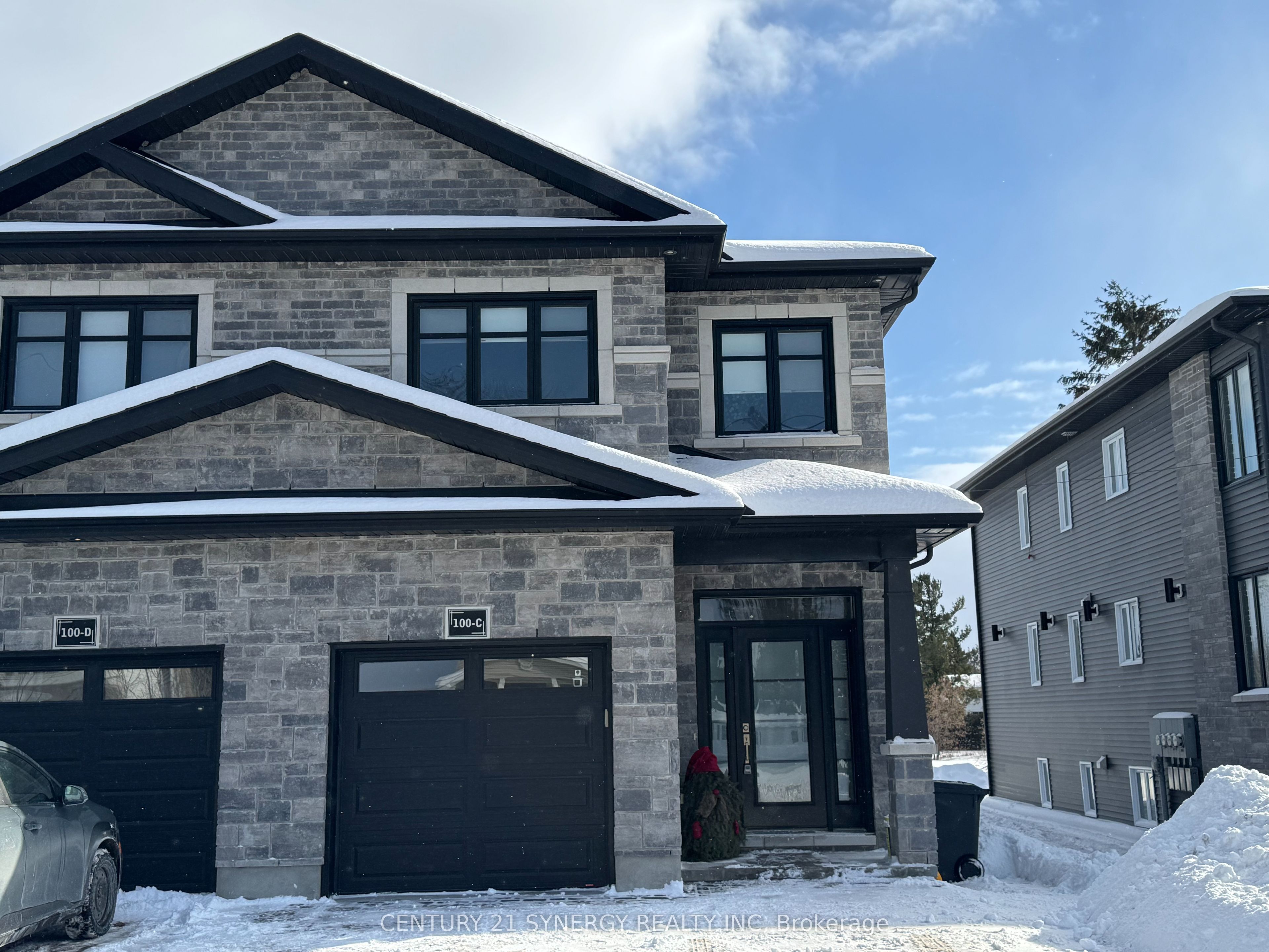 100c Laurier Street Property Photo