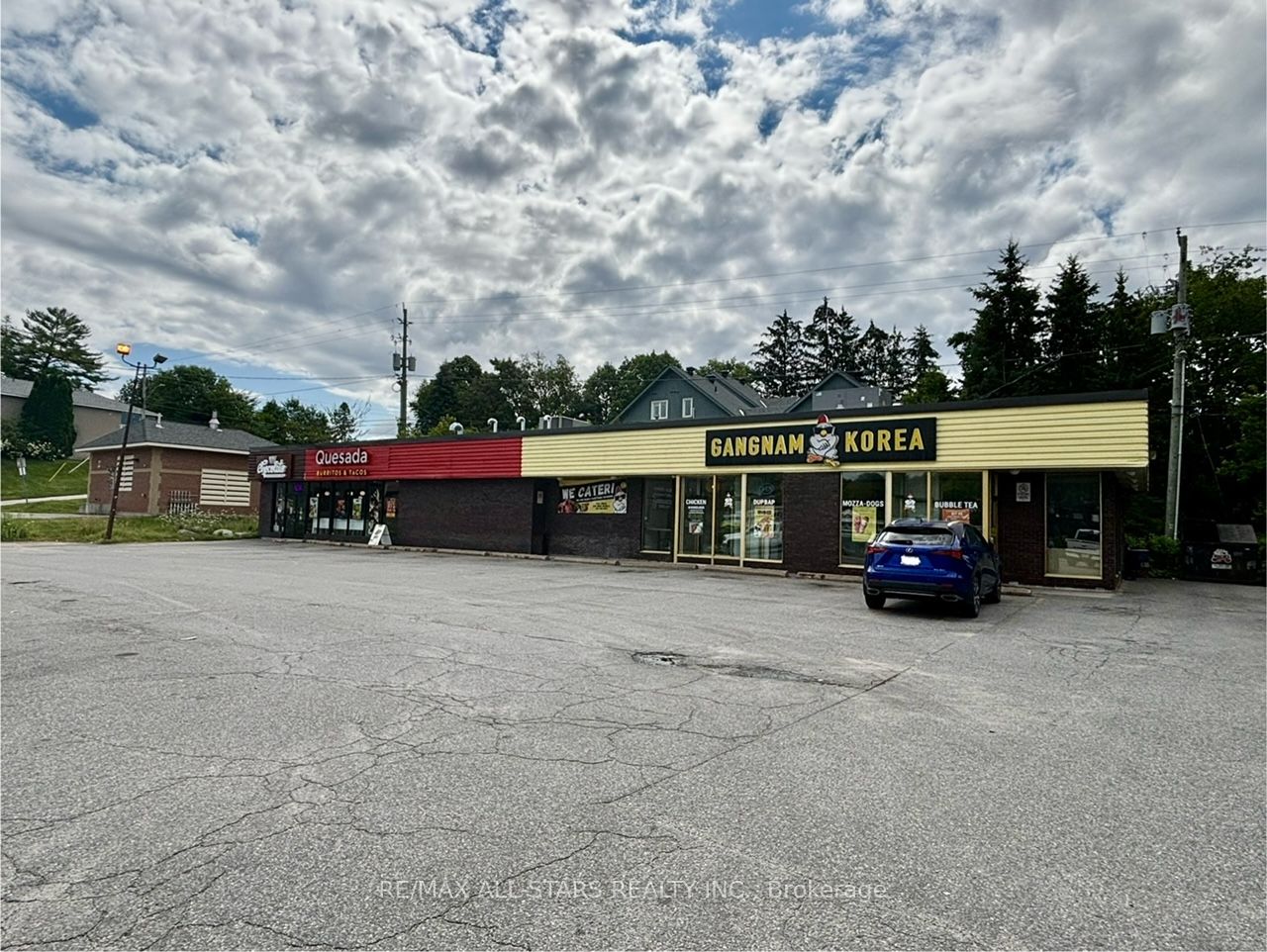 99 Main St E Street Property Photo 3