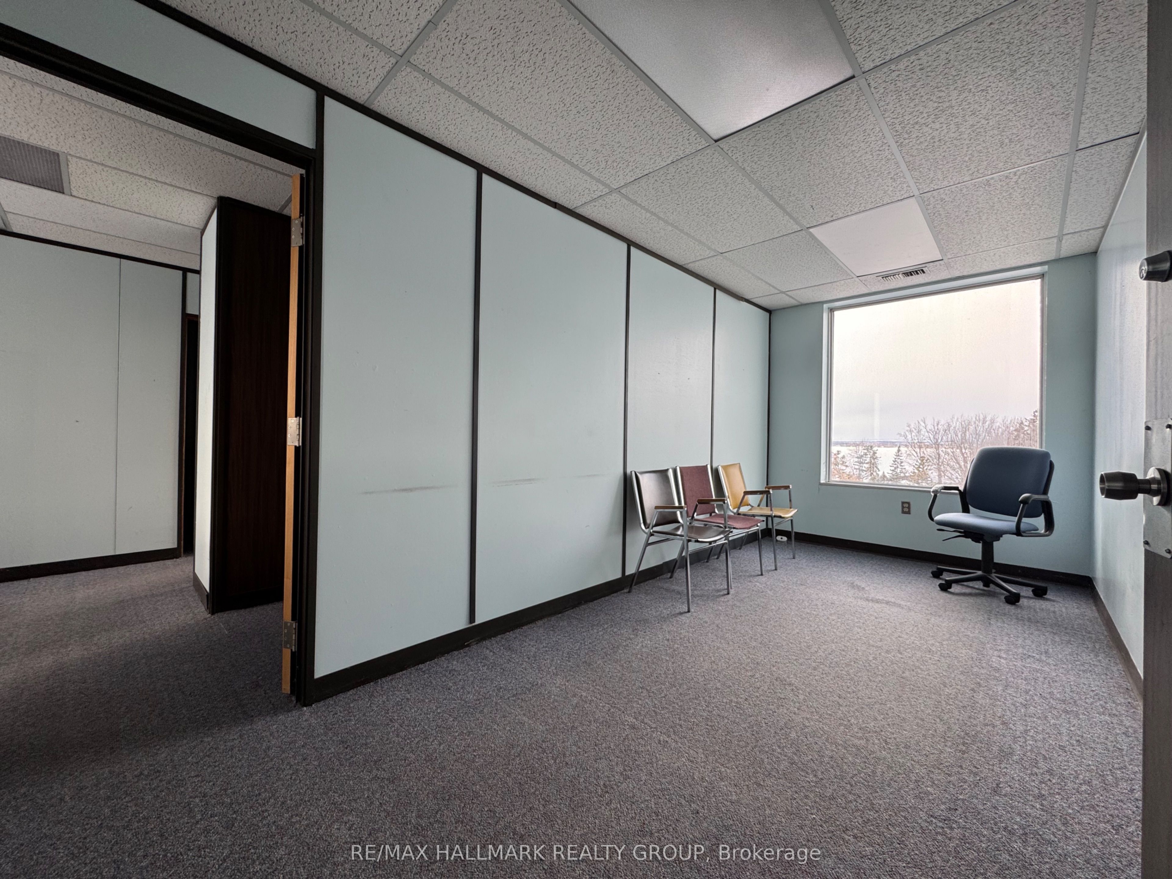 #301 - 3029 Carling Avenue Property Photo 5