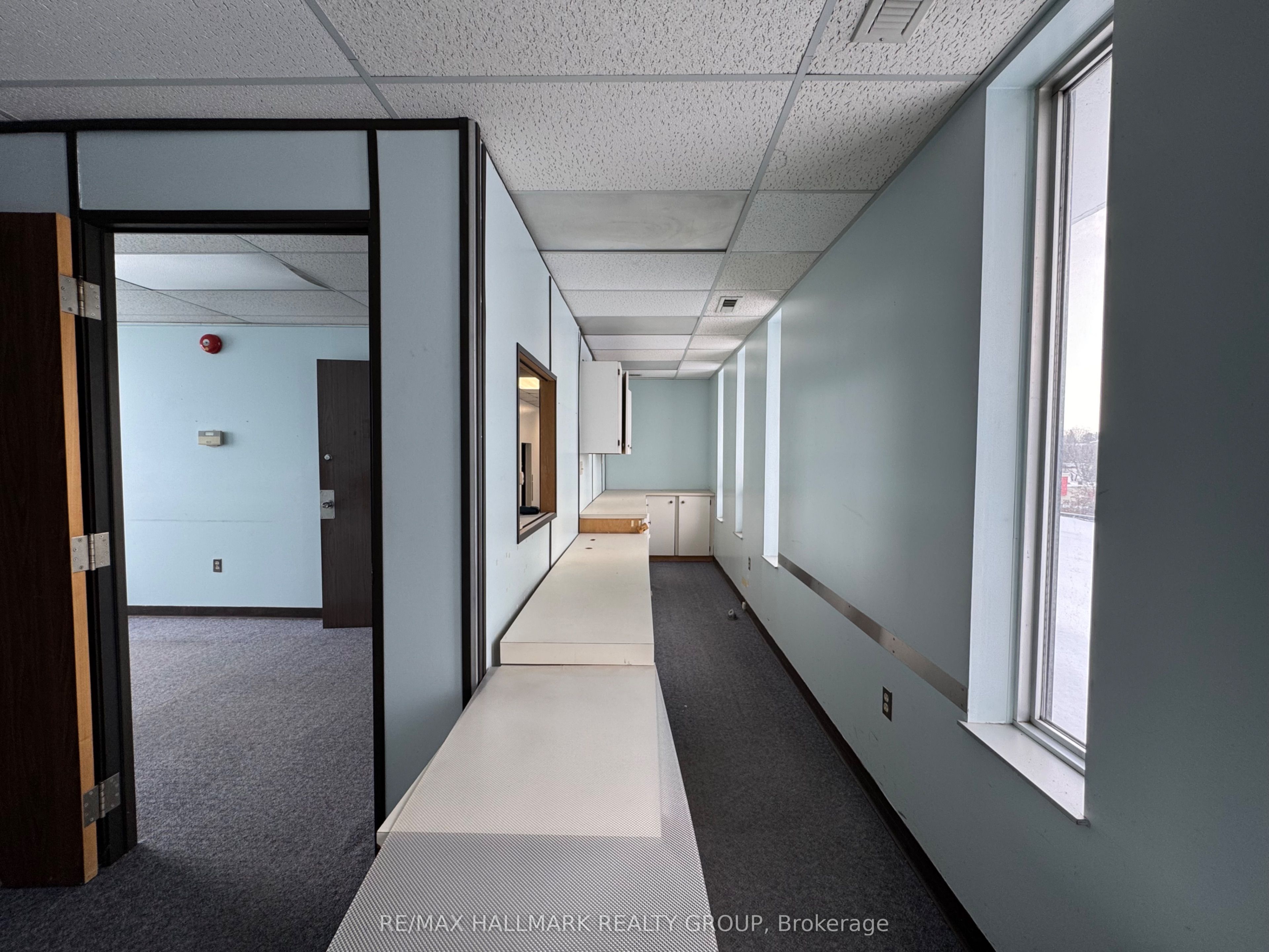 #301 - 3029 Carling Avenue Property Photo 8