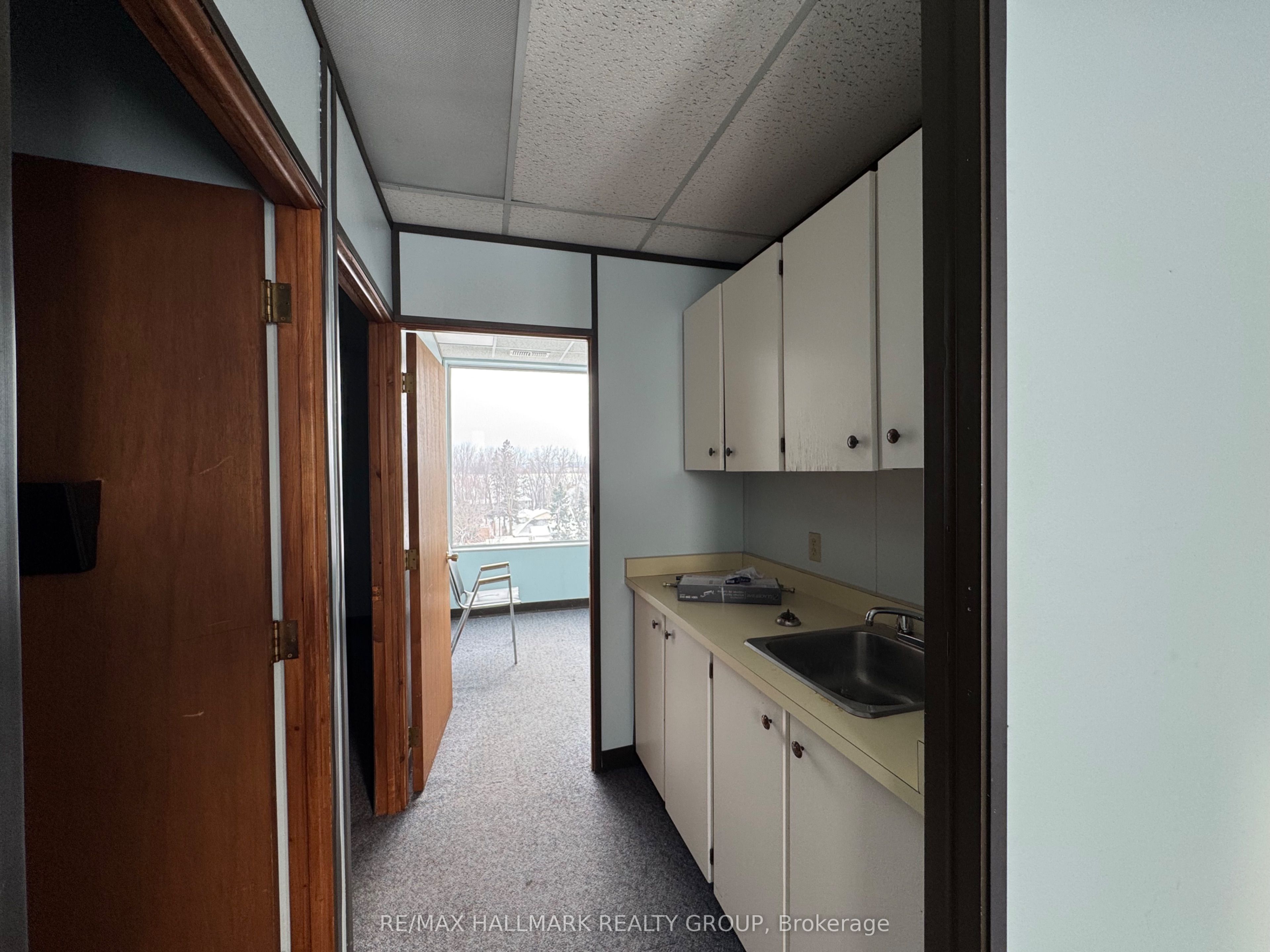 #301 - 3029 Carling Avenue Property Photo 9