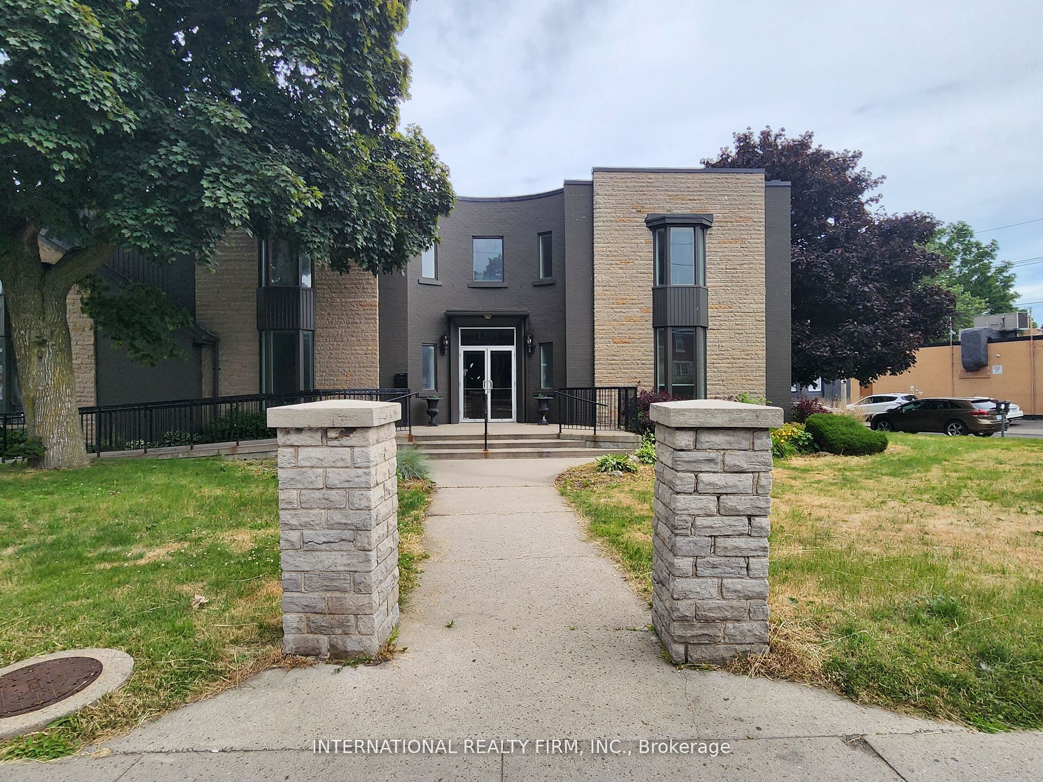 1309 King Street Property Photo 1