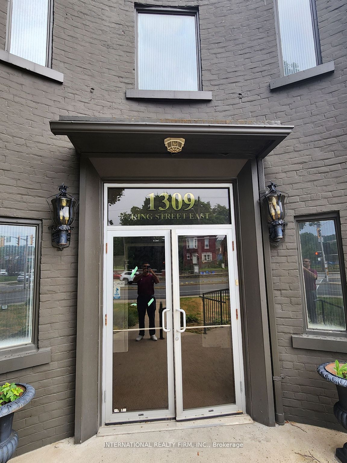 1309 King Street Property Photo 2