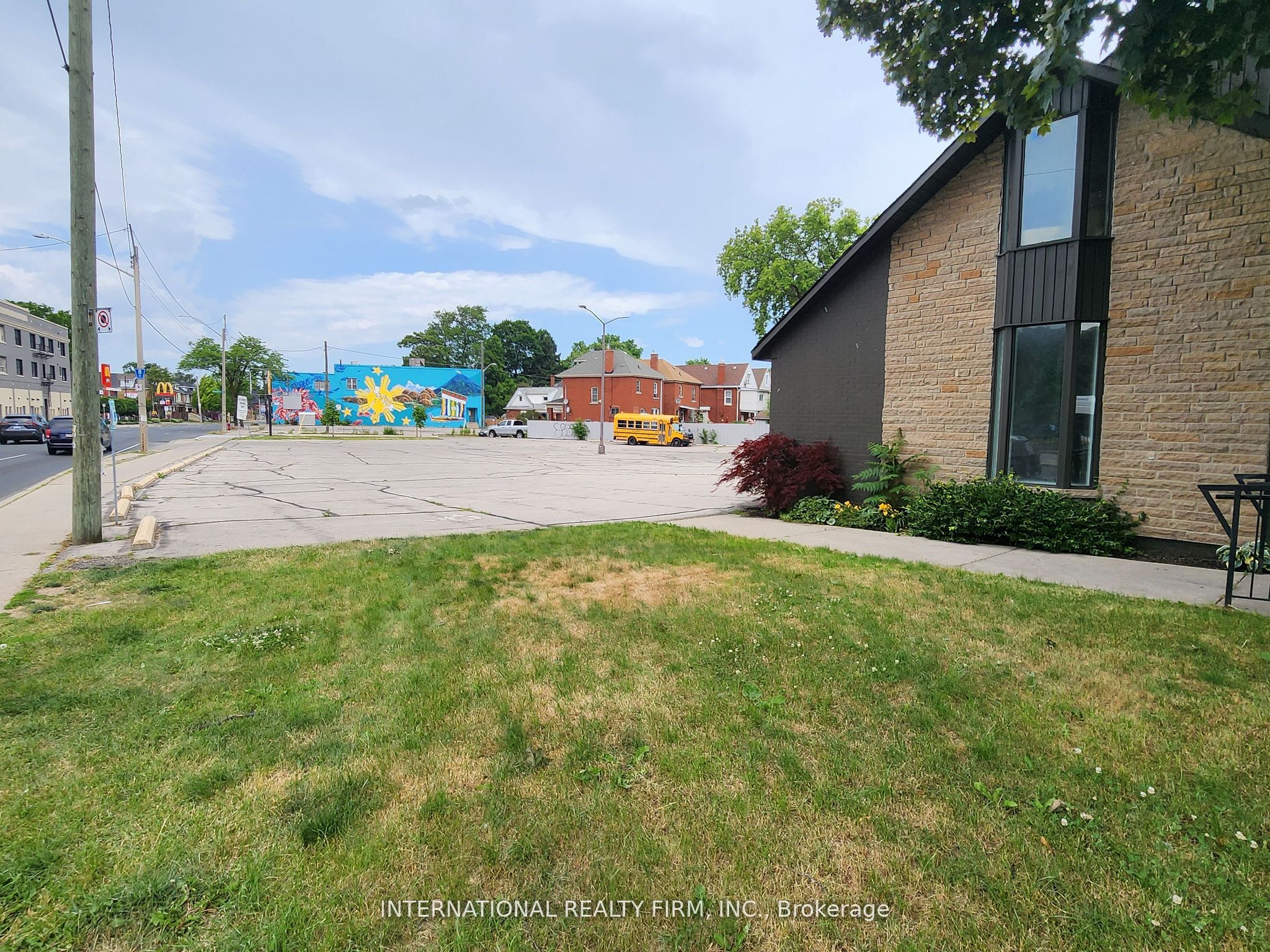 1309 King Street Property Photo 4