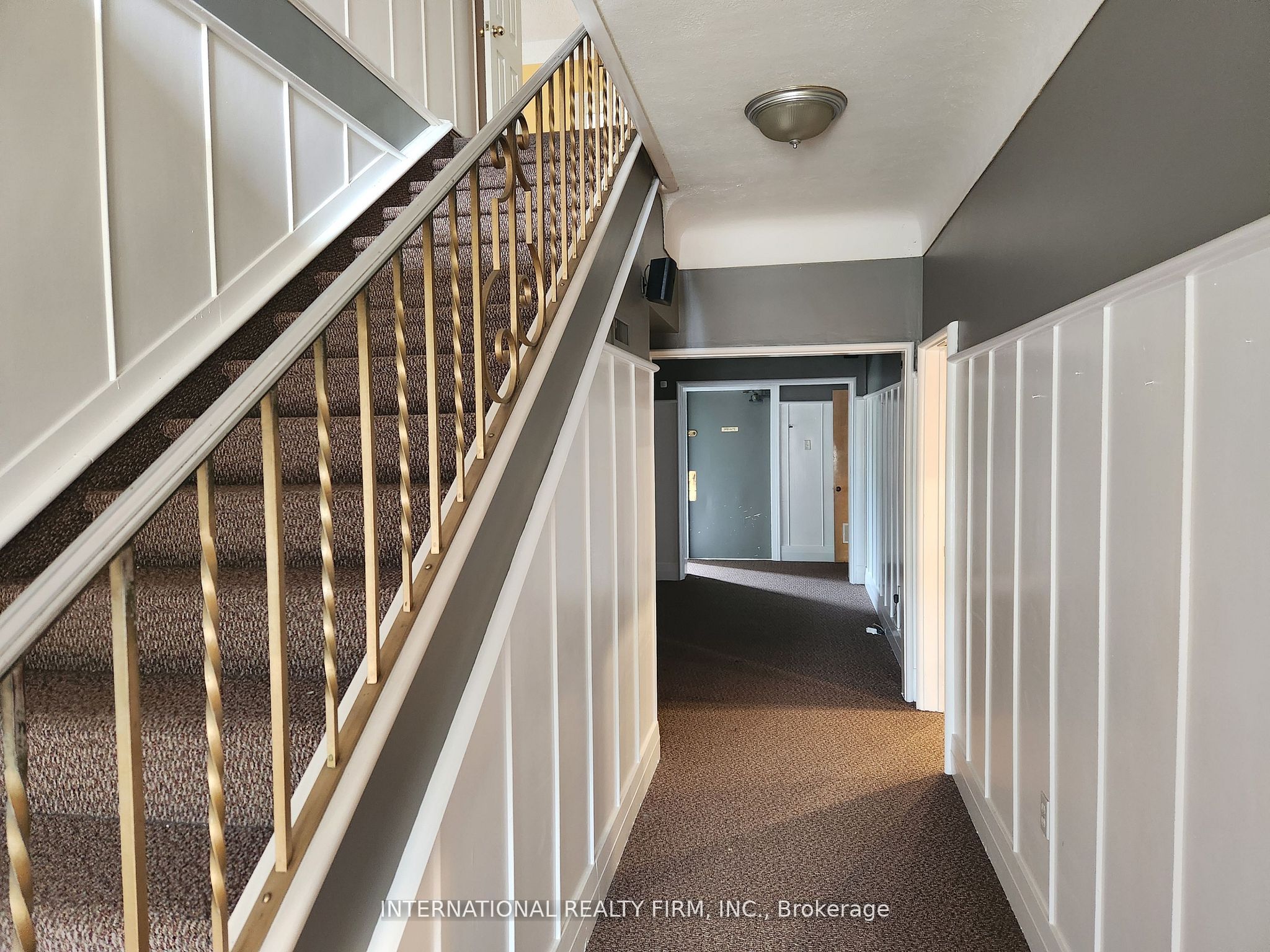 1309 King Street Property Photo 5