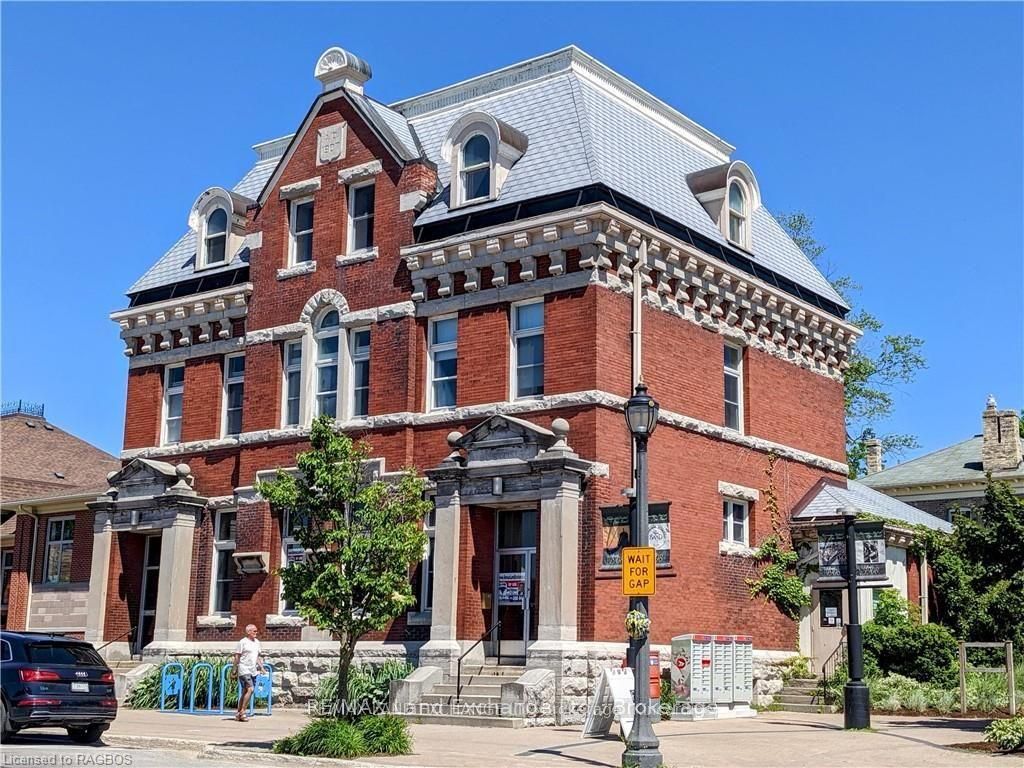 719 Queen St Property Photo