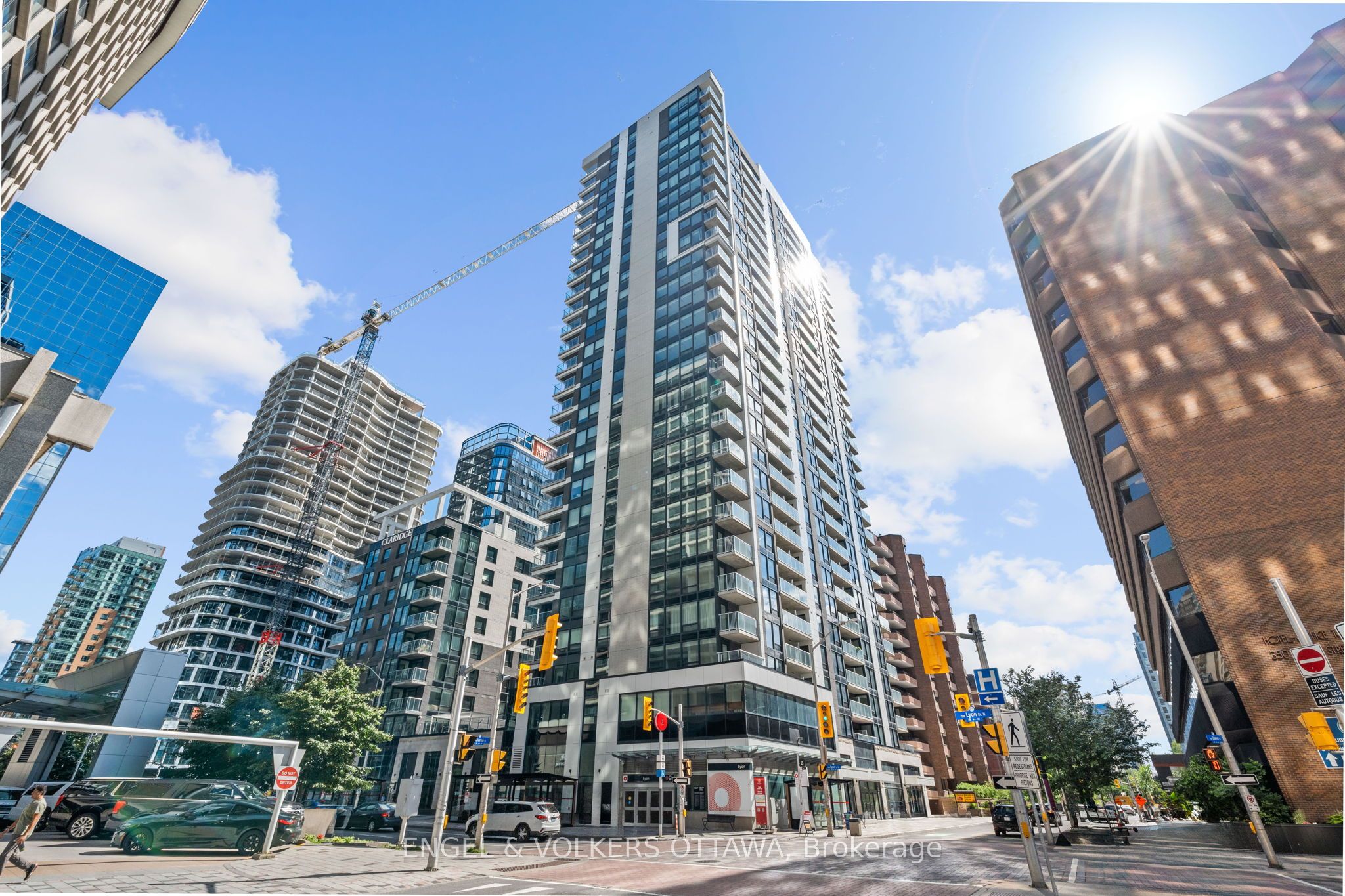 #402 - 340 Queen Street Property Photo