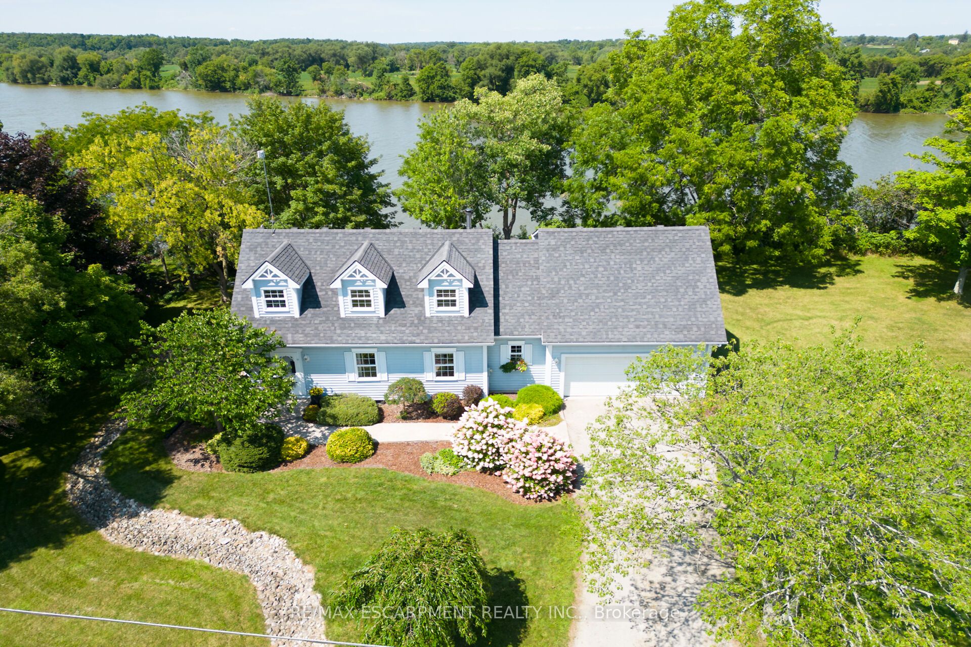 1042 River Rd Property Photo 1
