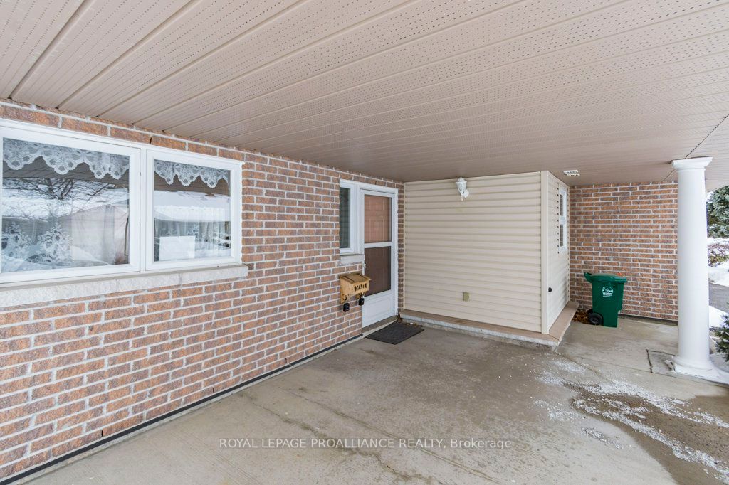 #10 - 15 Aldersgate Crescent Property Photo 3