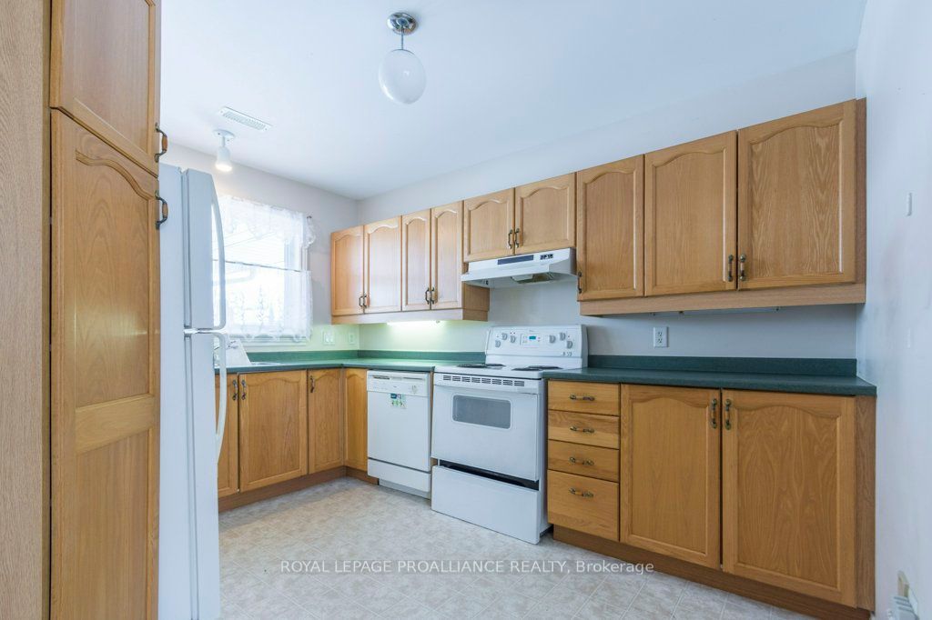 #10 - 15 Aldersgate Crescent Property Photo 5