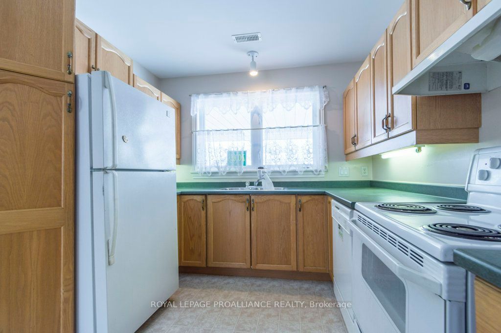#10 - 15 Aldersgate Crescent Property Photo 6