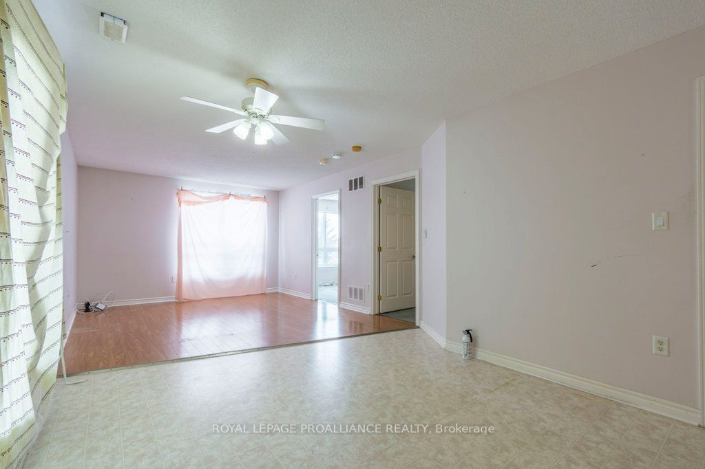 #10 - 15 Aldersgate Crescent Property Photo 8