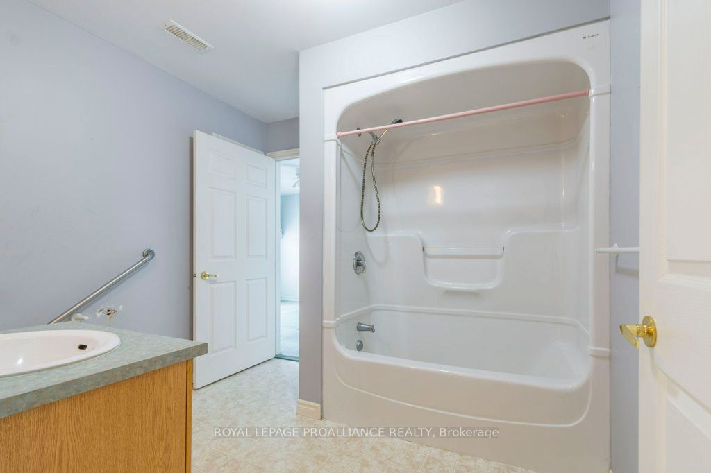#10 - 15 Aldersgate Crescent Property Photo 16