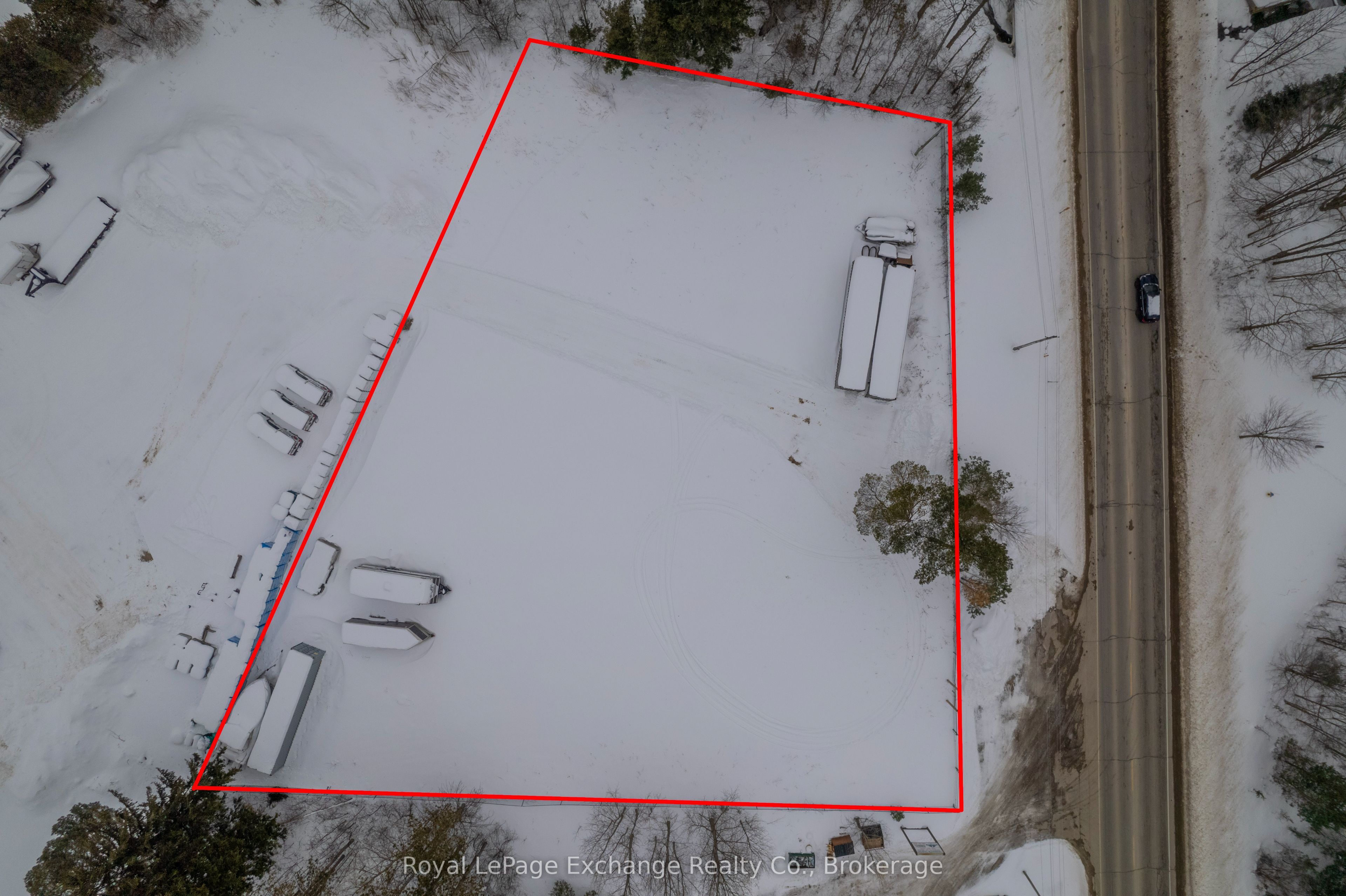 300 Railway St Property Photo