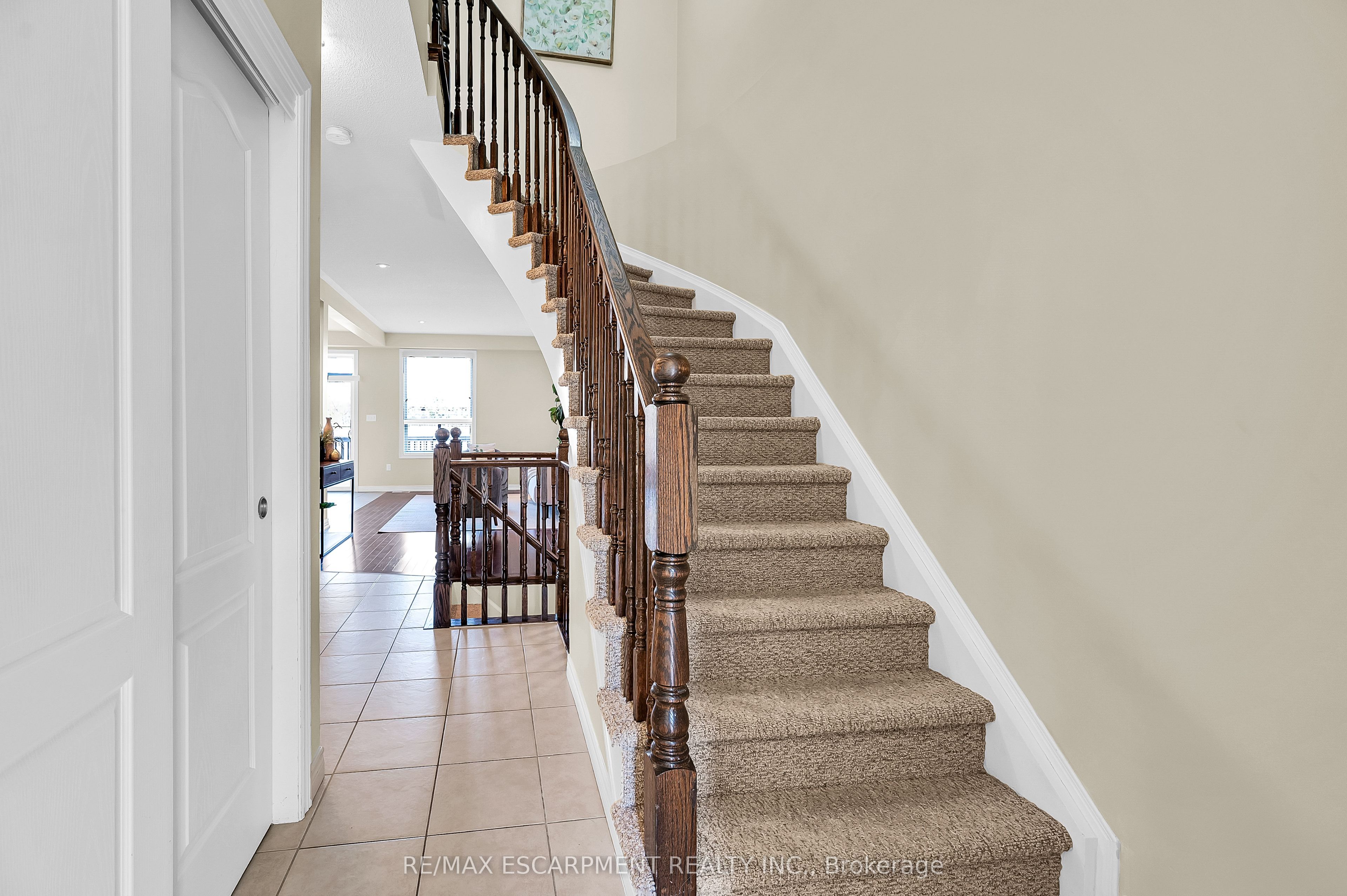 12 Marina Point Crescent Property Photo 7