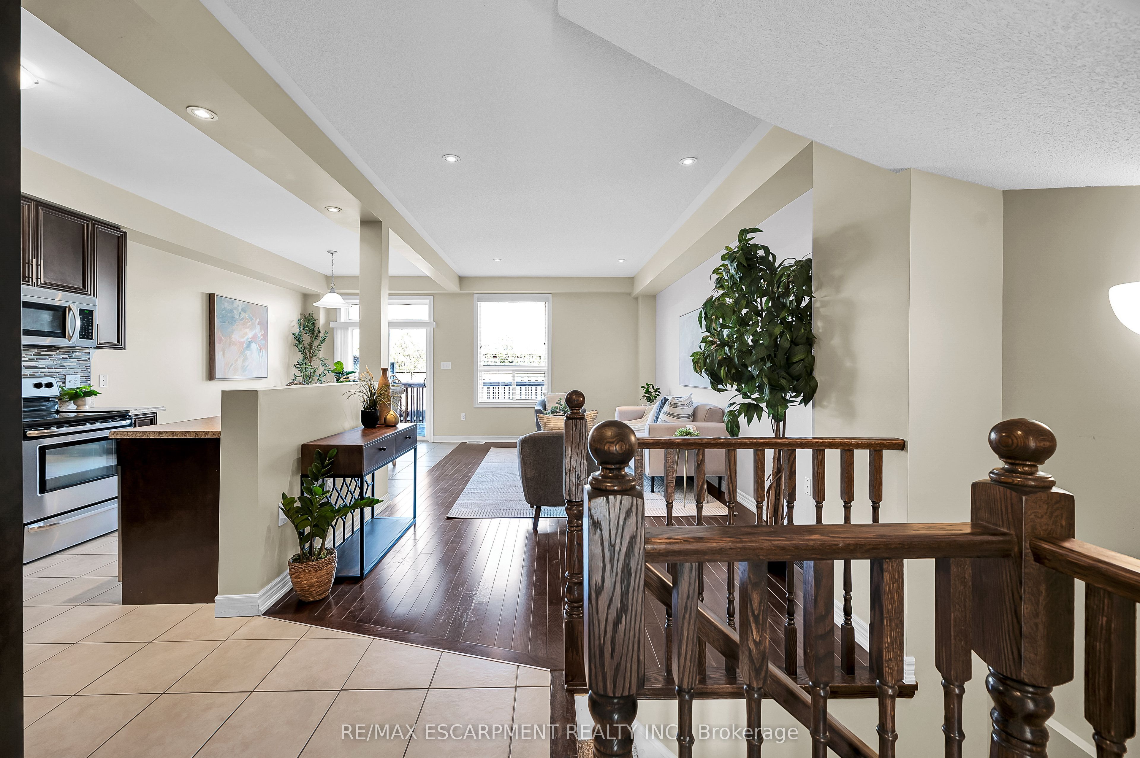 12 Marina Point Crescent Property Photo 8