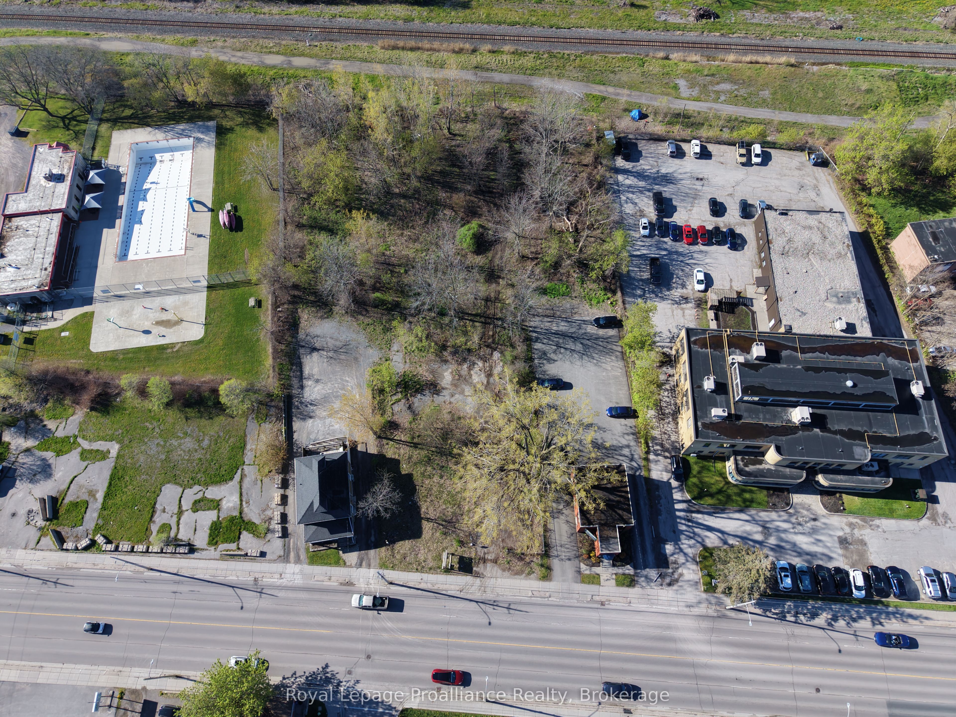 133 Dundas Street E Property Photo 3