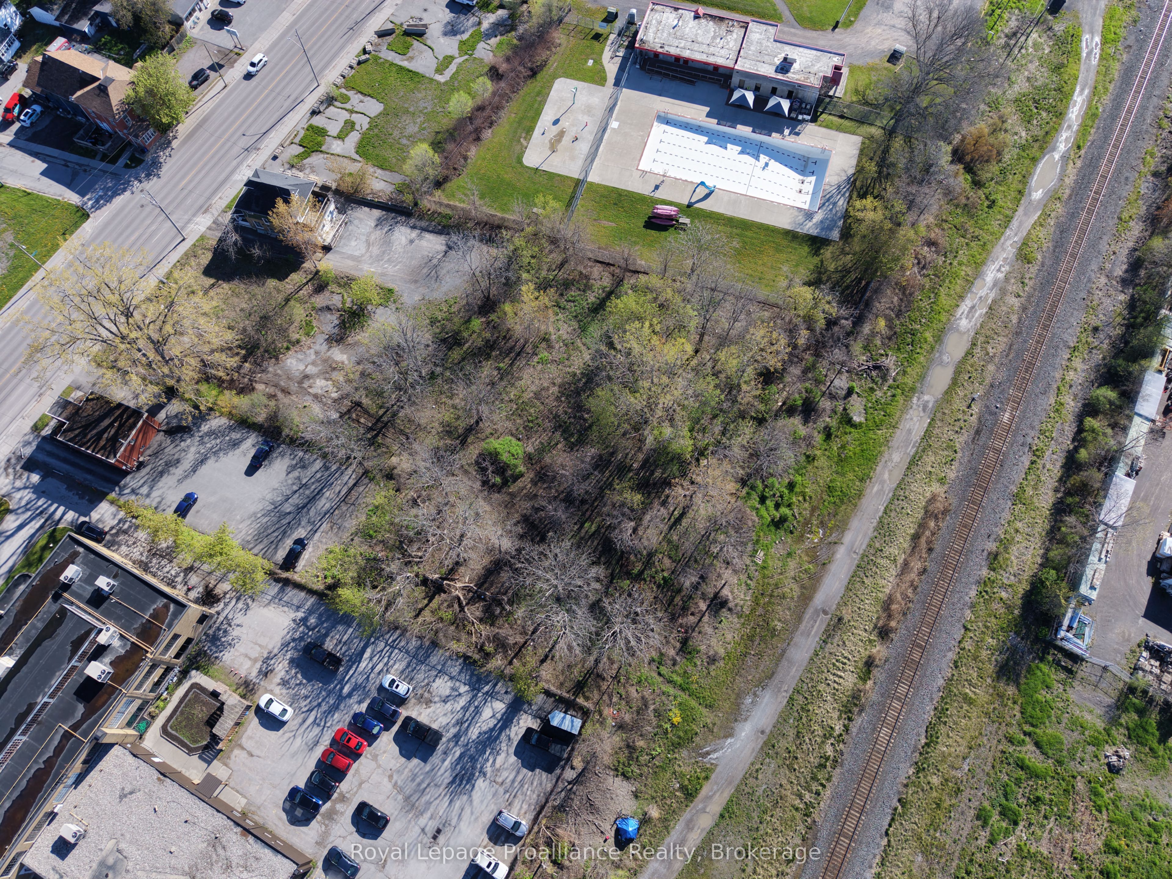 133 Dundas Street E Property Photo 4