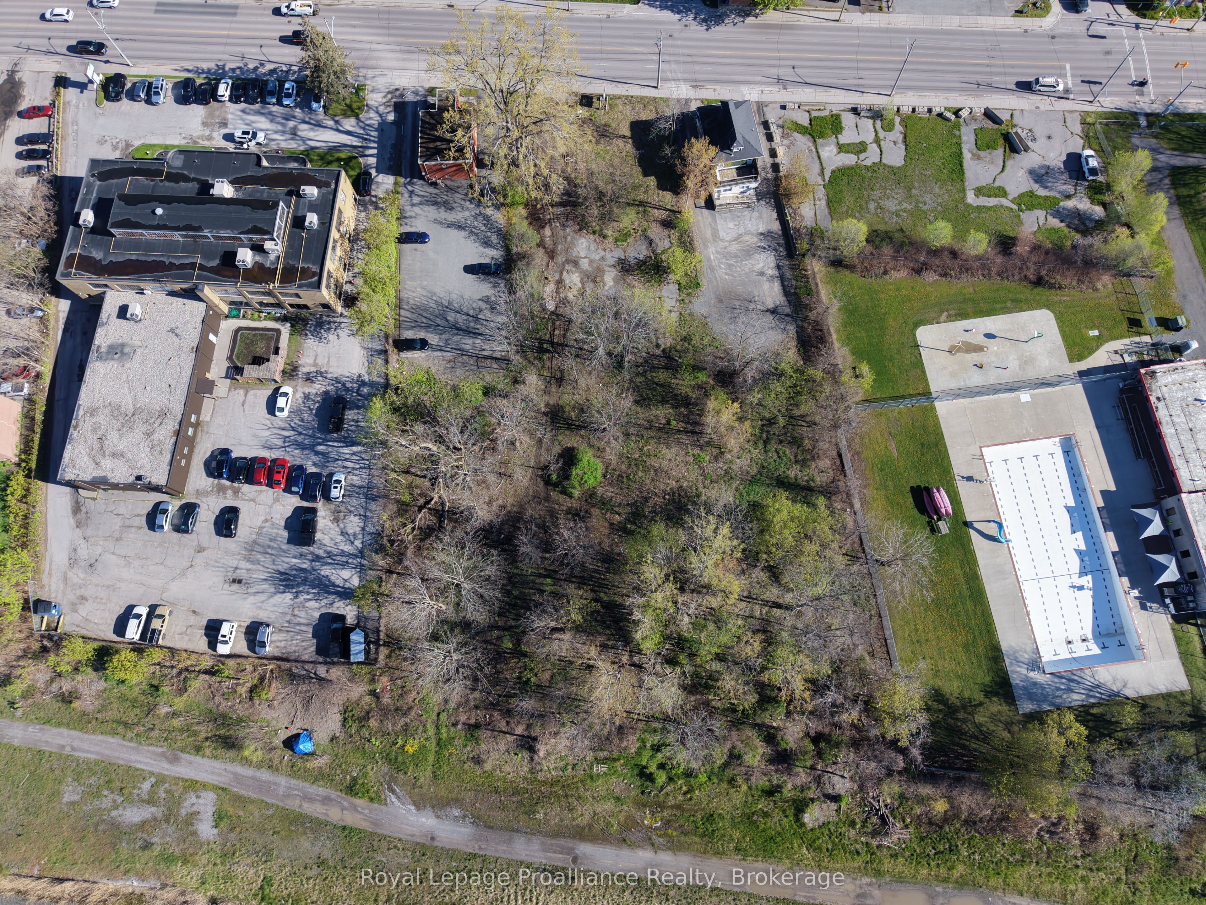 133 Dundas Street E Property Photo 5