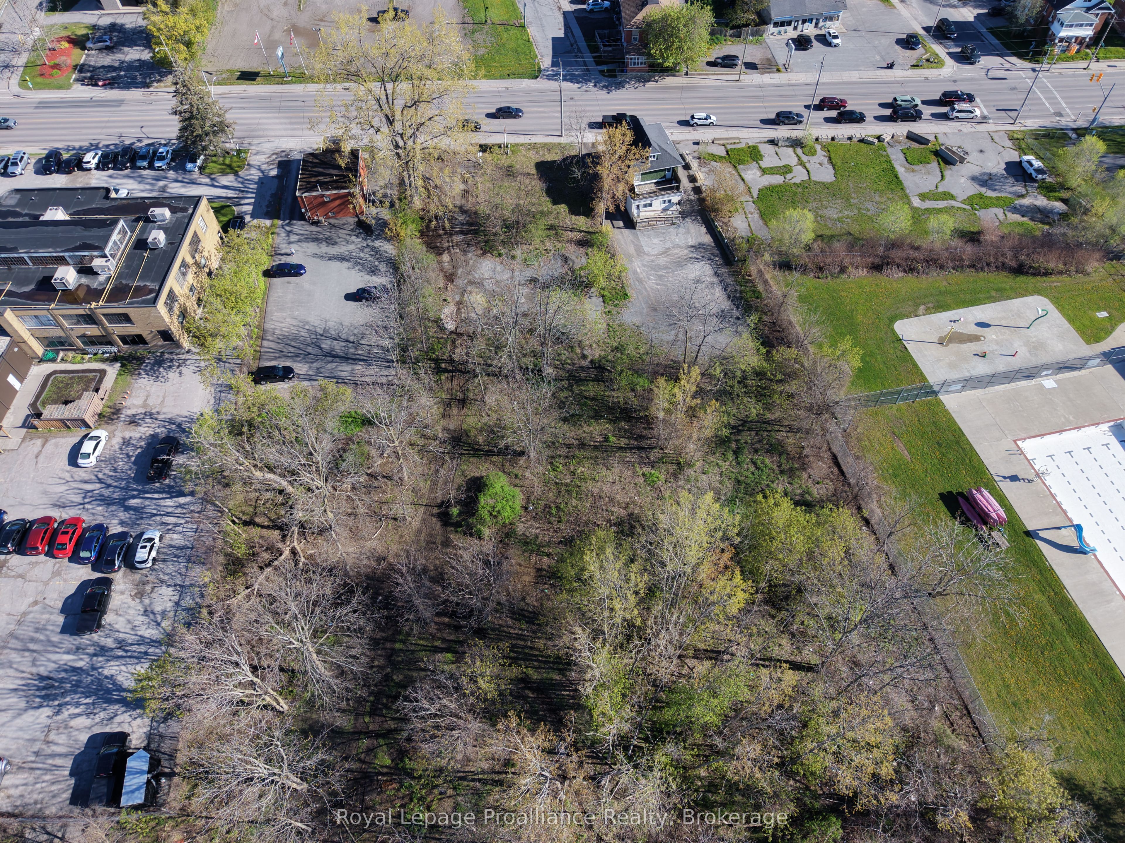 133 Dundas Street E Property Photo 6
