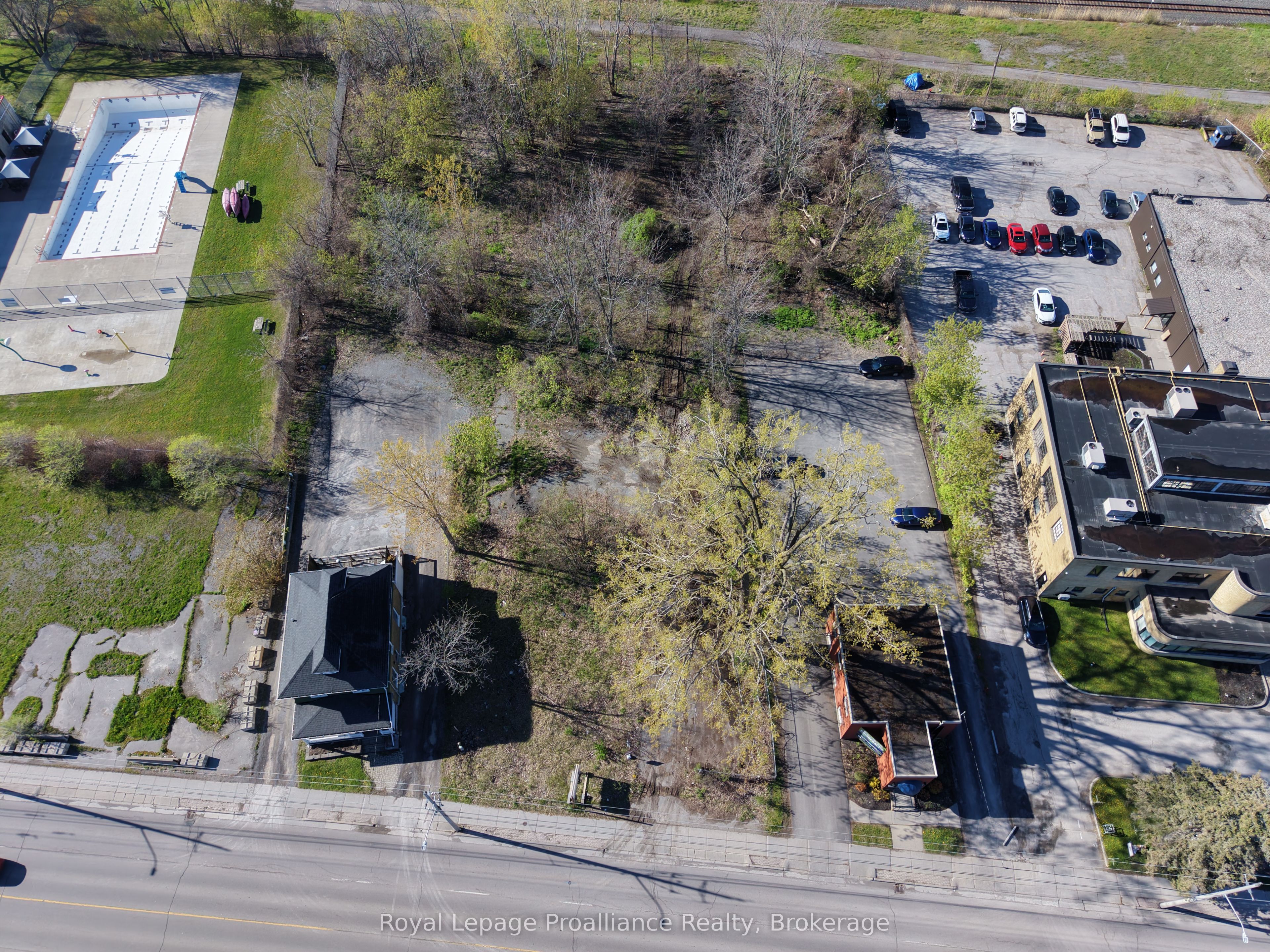 133 Dundas Street E Property Photo 8