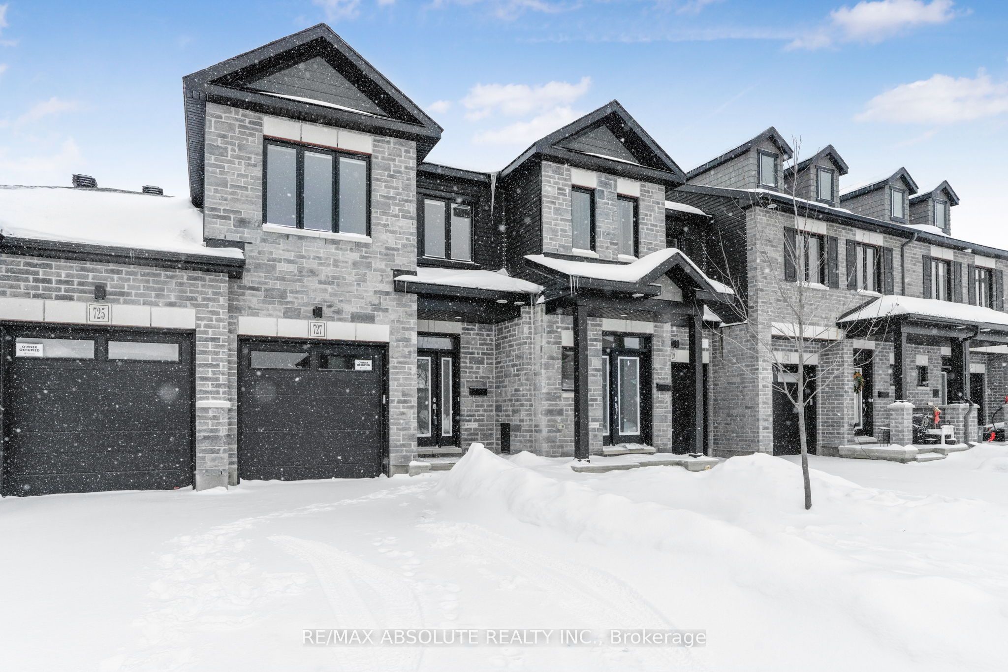 727 Namur Street Property Photo