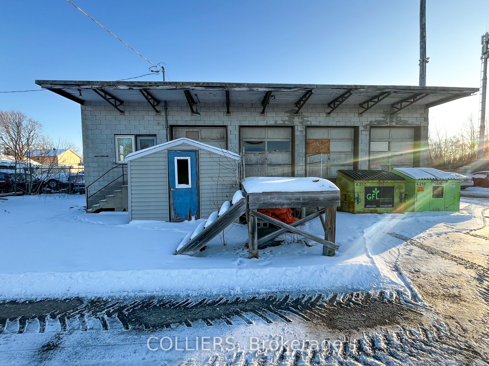 #c - 1740 Queensdale Avenue Property Photo 2