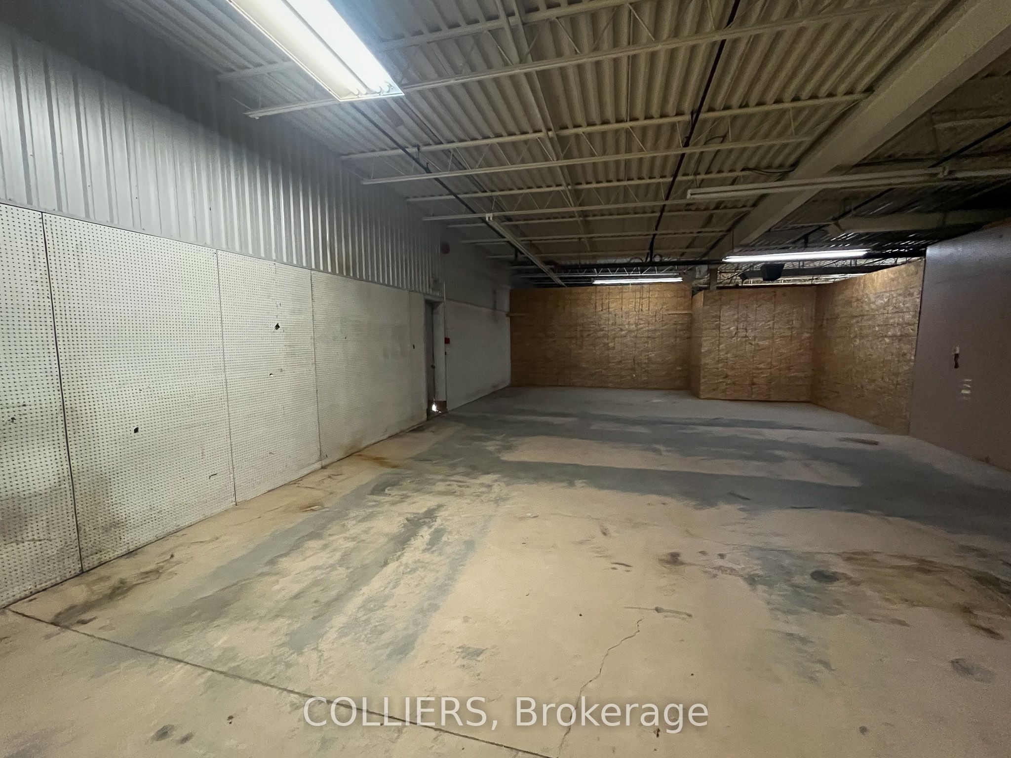 #b & C - 1740 Queensdale Avenue Property Photo 5
