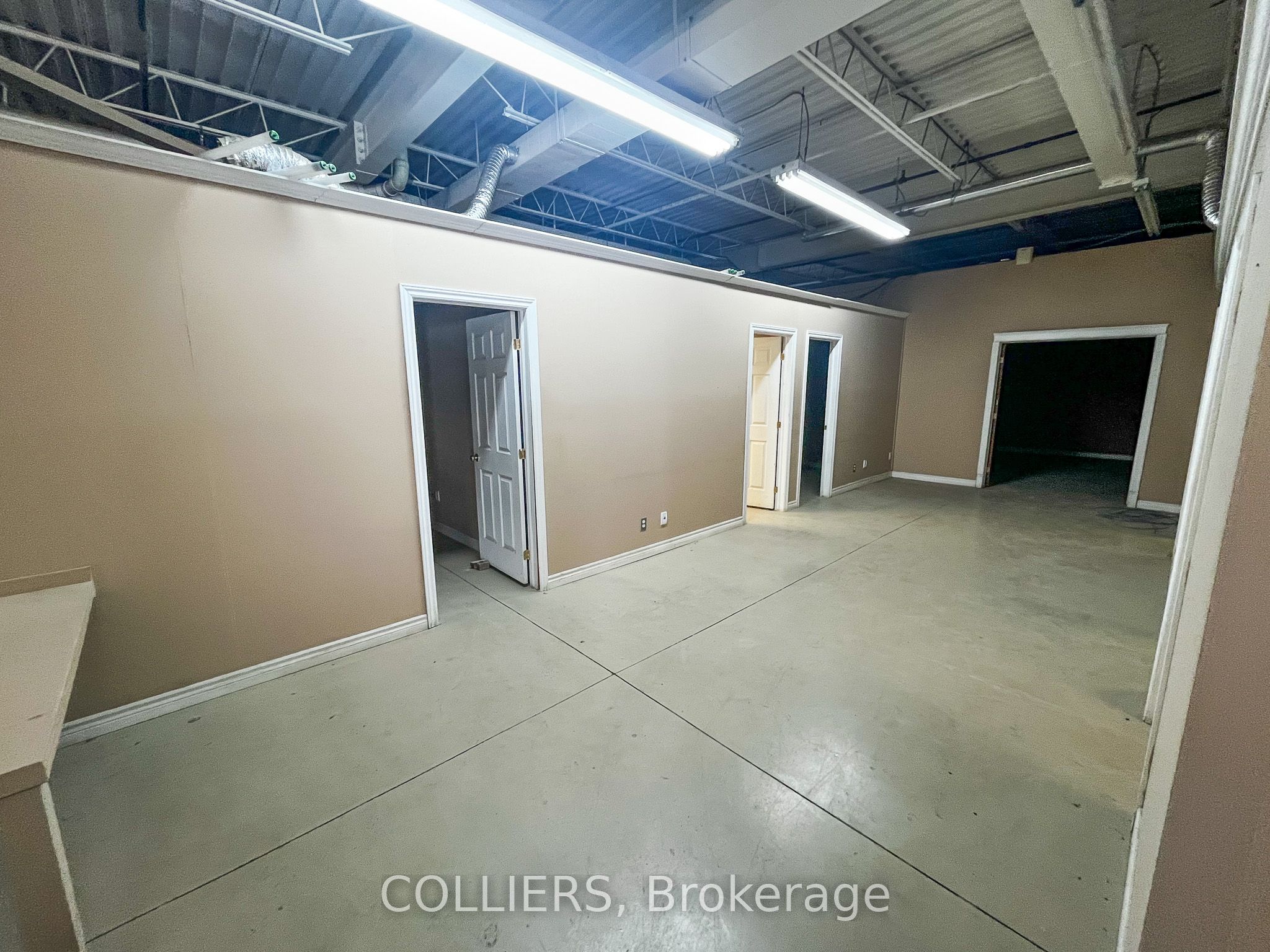 #b & C - 1740 Queensdale Avenue Property Photo 6