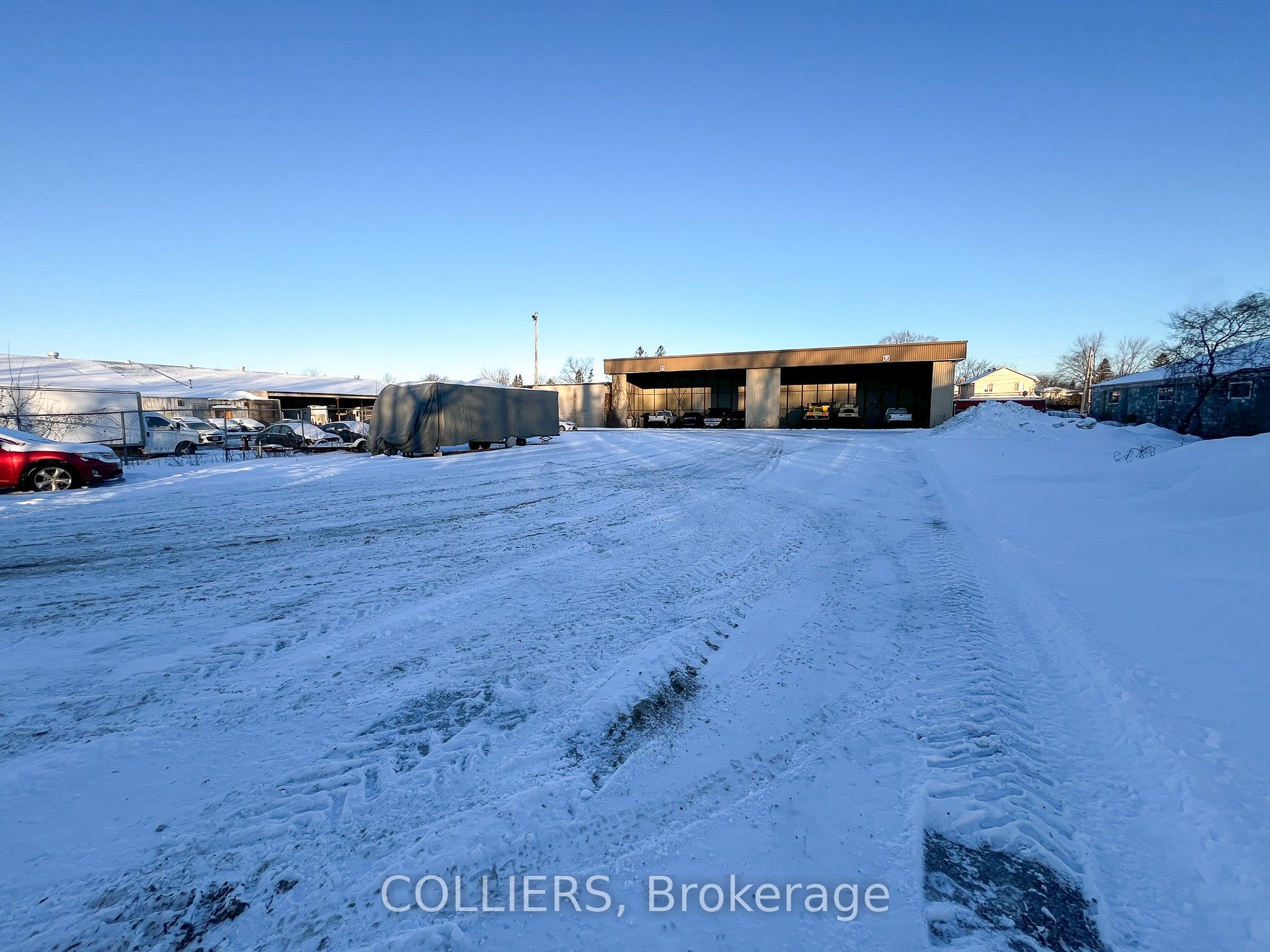 #b & C - 1740 Queensdale Avenue Property Photo 9