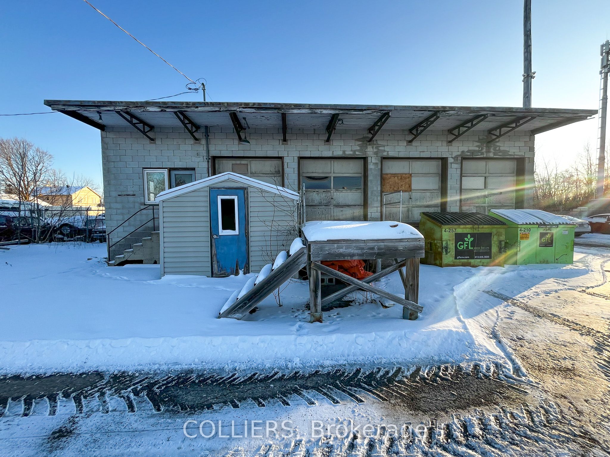 #b & C - 1740 Queensdale Avenue Property Photo 11