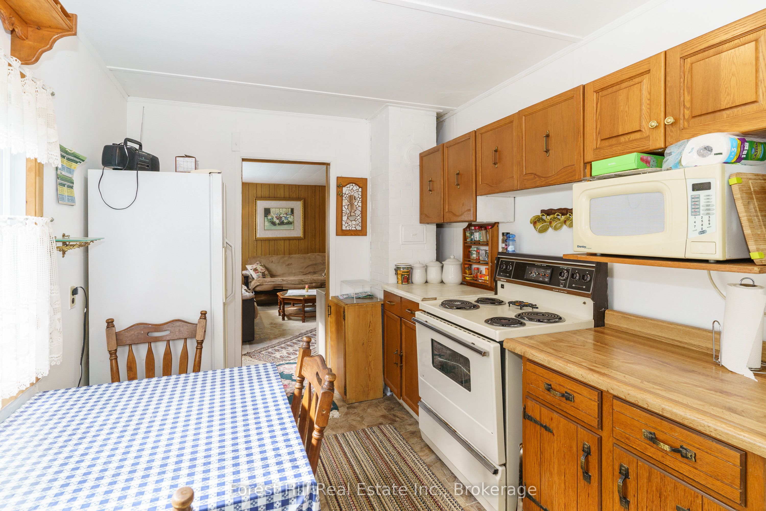 1041 Longline Lake Road Property Photo 11
