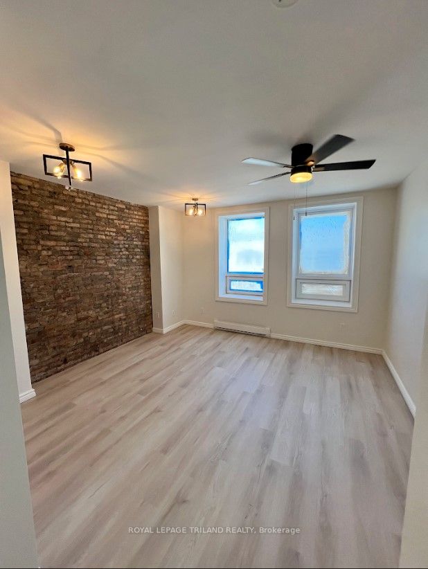 425 Richmond Street Property Photo 11