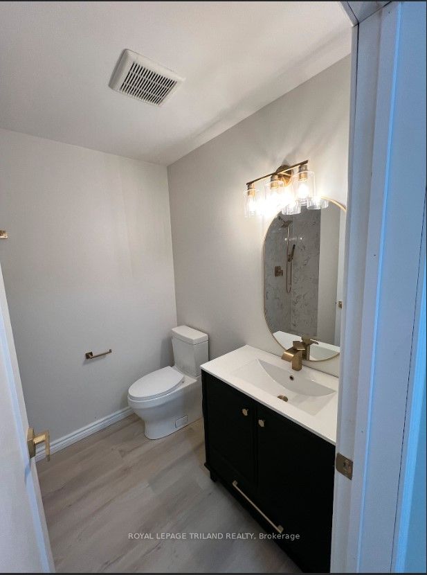 425 Richmond Street Property Photo 13