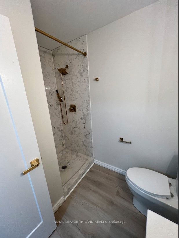 425 Richmond Street Property Photo 14