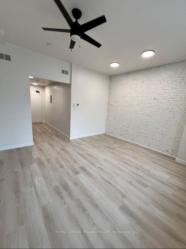425 Richmond Street Property Photo 16