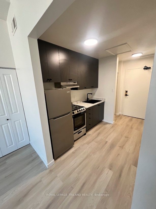 425 Richmond Street Property Photo 17