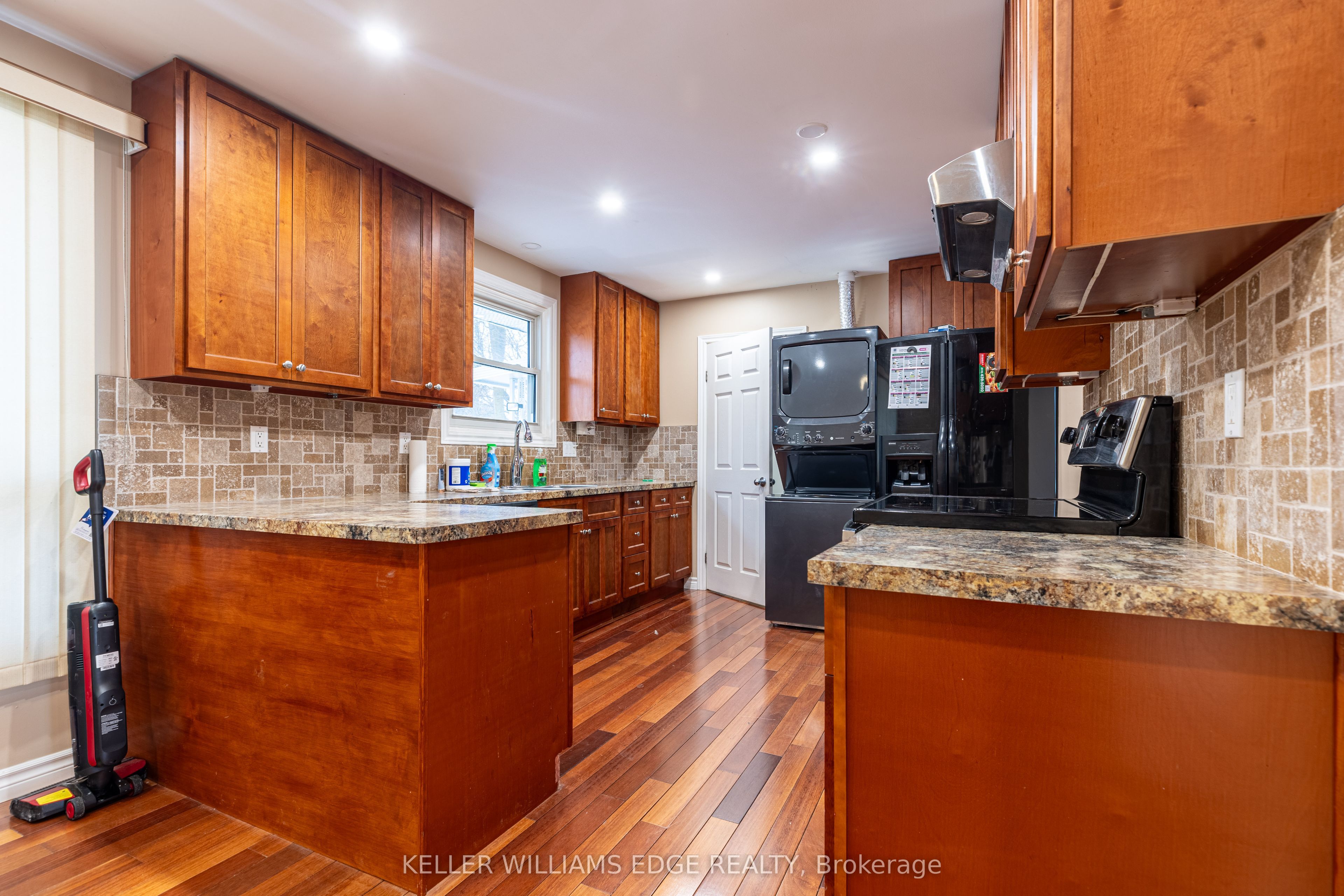 #upper - 598 Mapledale Avenue Property Photo 4