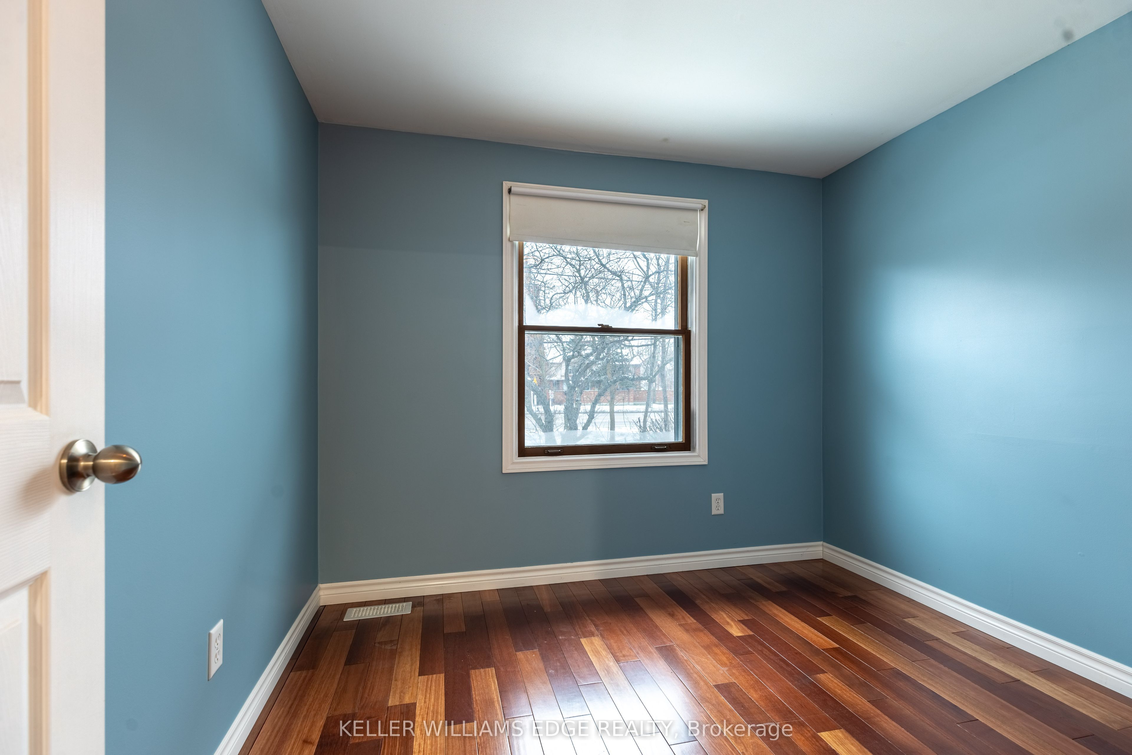 #upper - 598 Mapledale Avenue Property Photo 7
