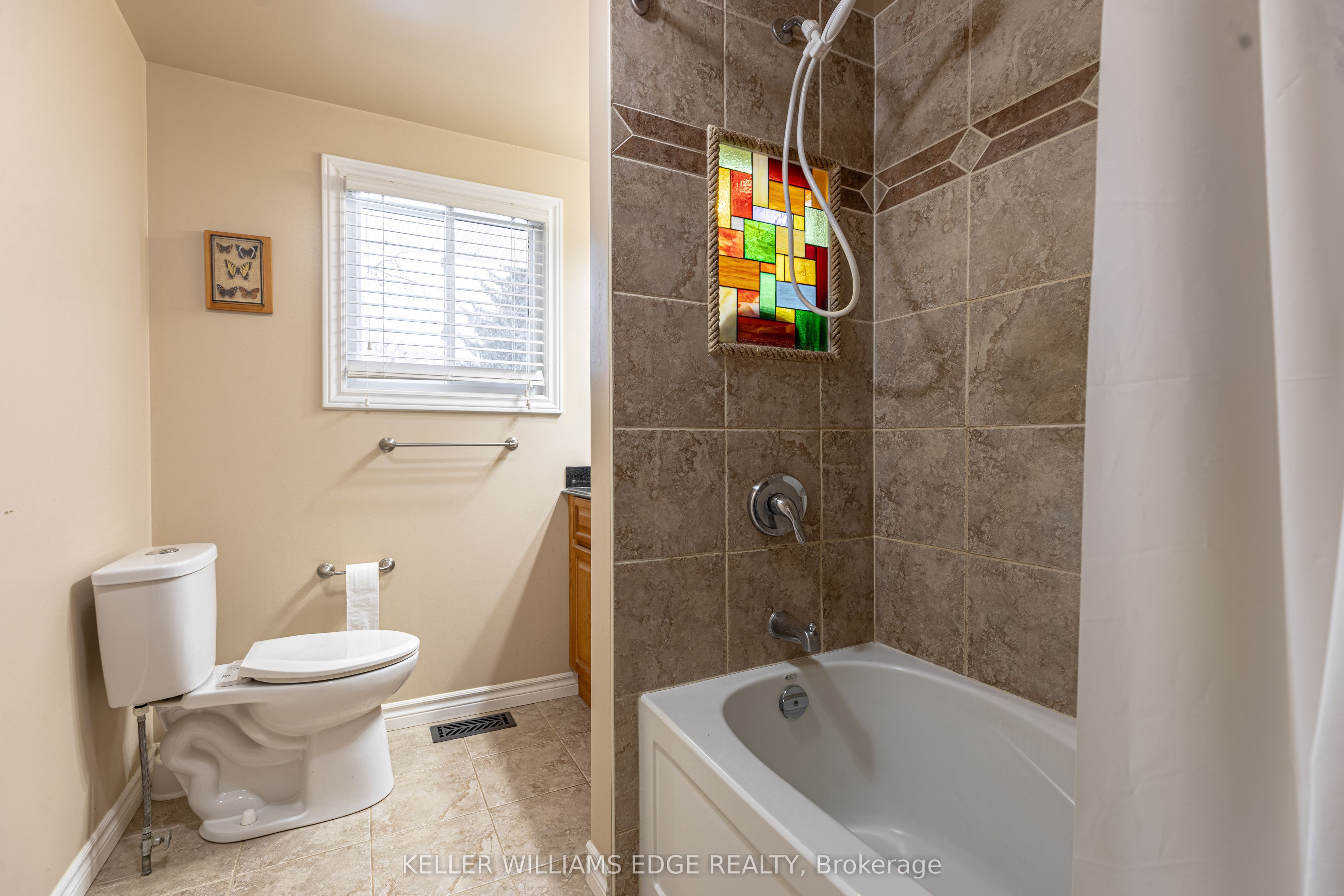 #upper - 598 Mapledale Avenue Property Photo 9
