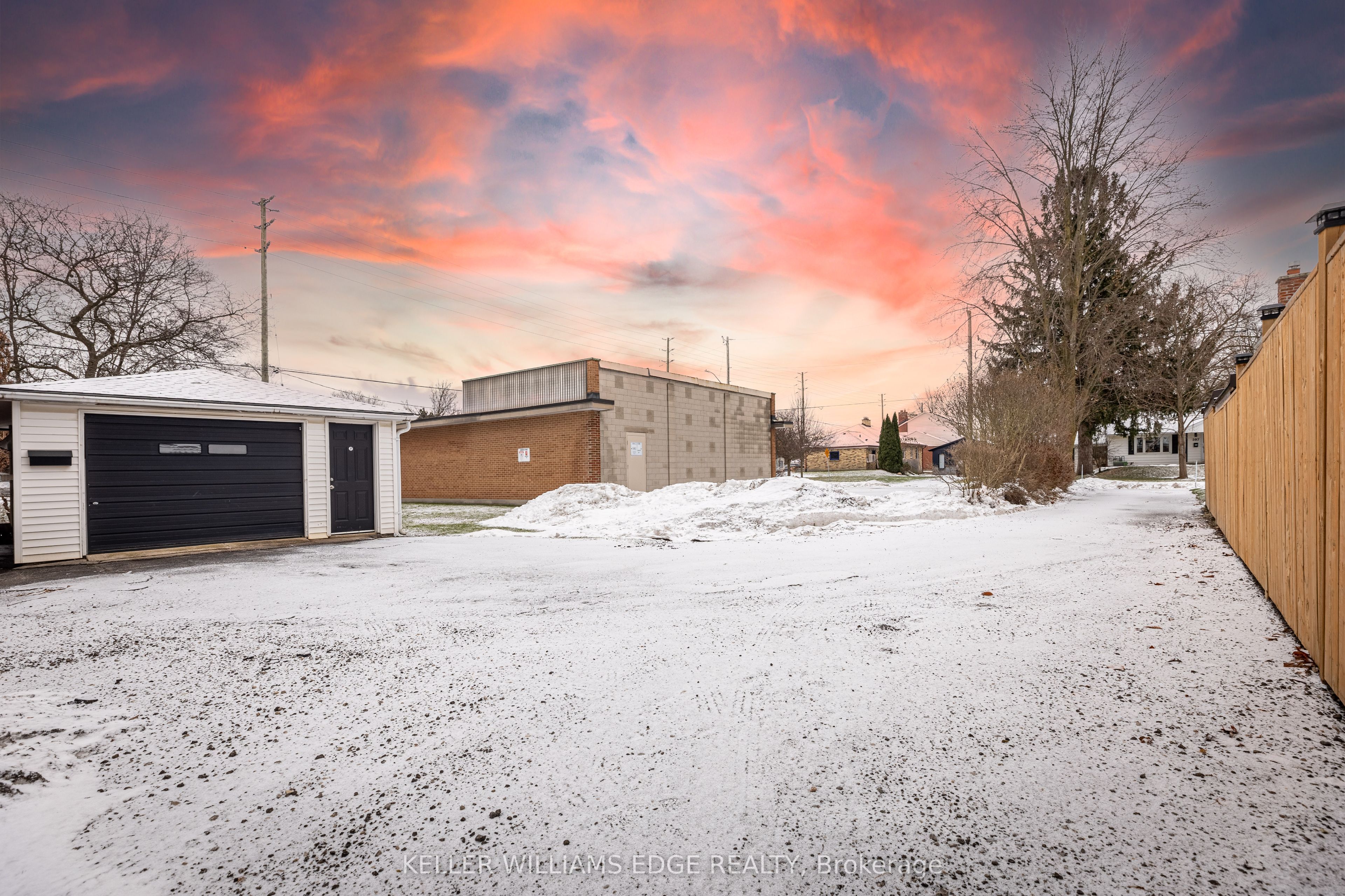 #upper - 598 Mapledale Avenue Property Photo 14