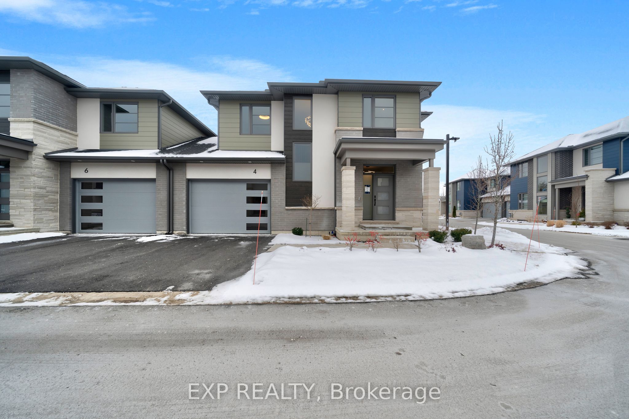 #4 - 24 Grapeview Drive Property Photo 1