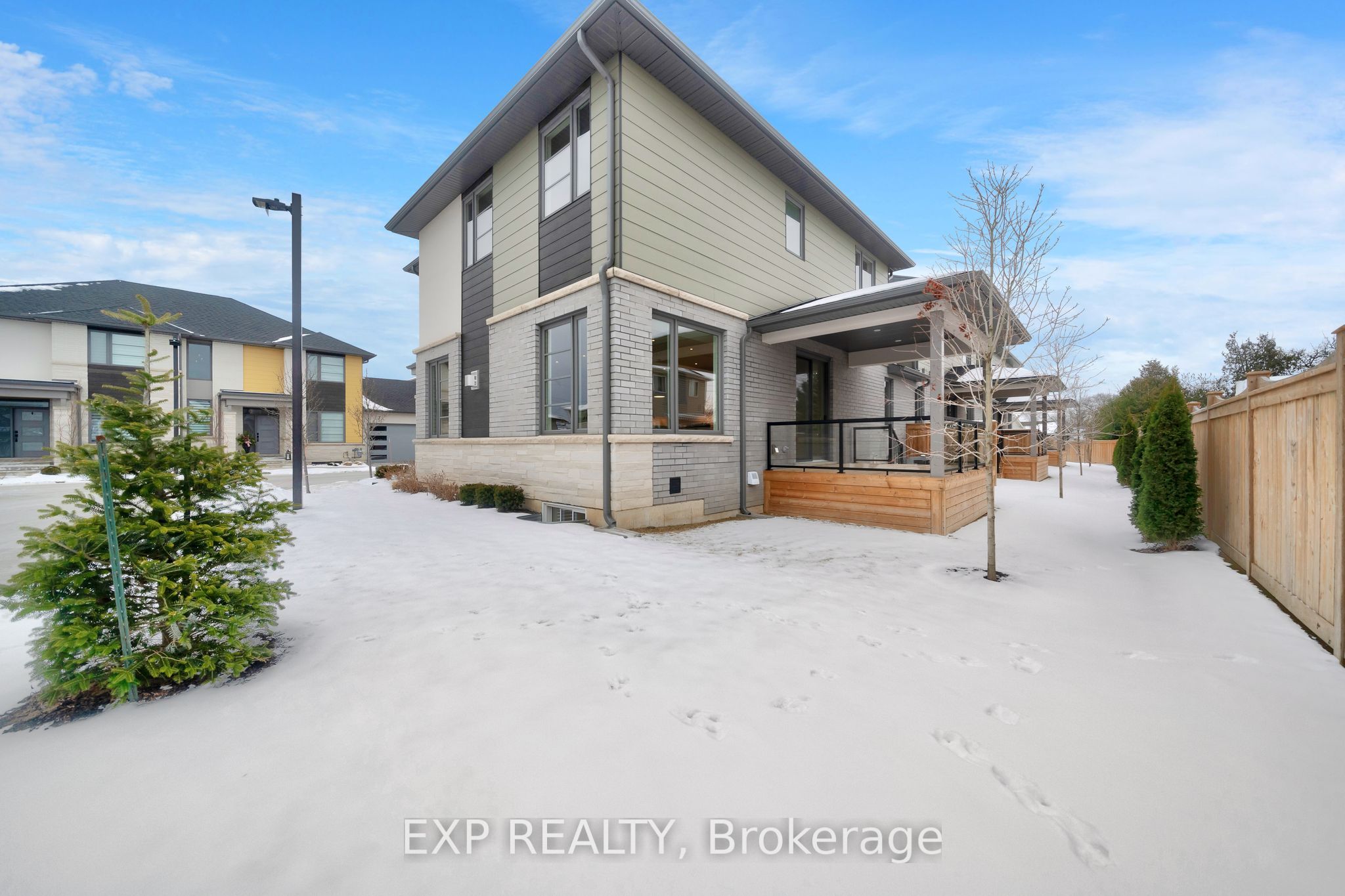 #4 - 24 Grapeview Drive Property Photo 3